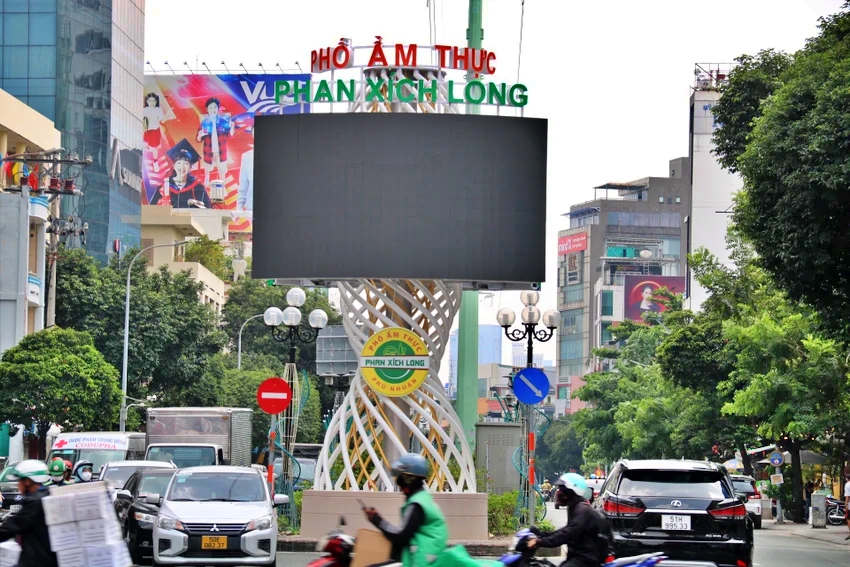 Tiêu dùng & Dư luận - Phố chuyên doanh ở Tp.HCM: Vì sao rầm rộ nhưng vắng khách?