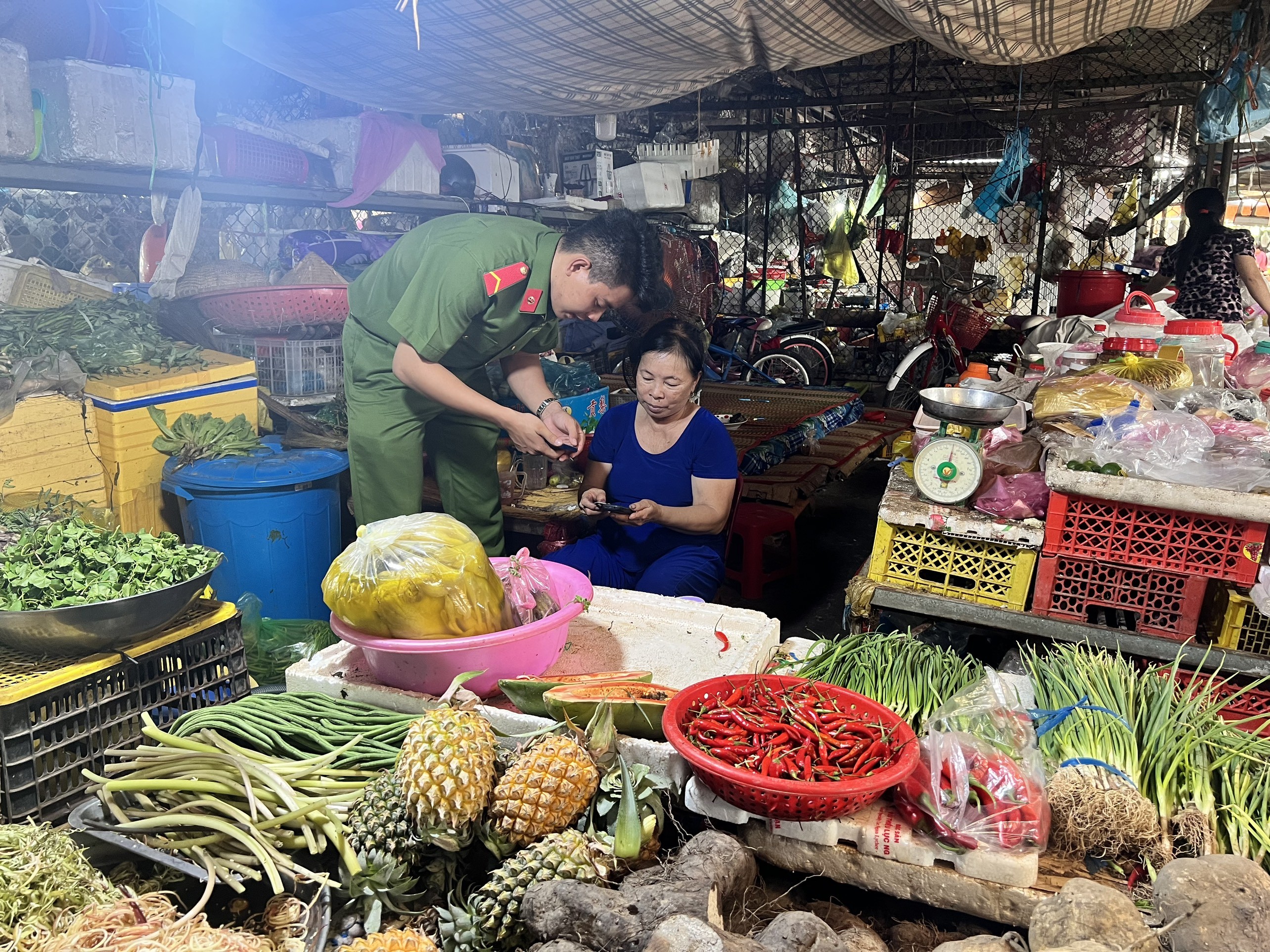 Dân sinh - Kiên Giang: Đoàn Thanh Niên Công An tỉnh 'vượt nắng, thắng mưa’ phủ xanh định danh điện tử trên toàn tỉnh (Hình 8).