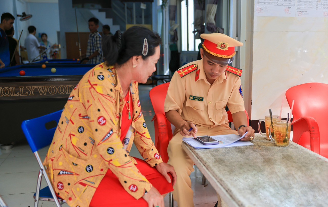 Dân sinh - Kiên Giang: Đoàn Thanh Niên Công An tỉnh 'vượt nắng, thắng mưa’ phủ xanh định danh điện tử trên toàn tỉnh (Hình 5).