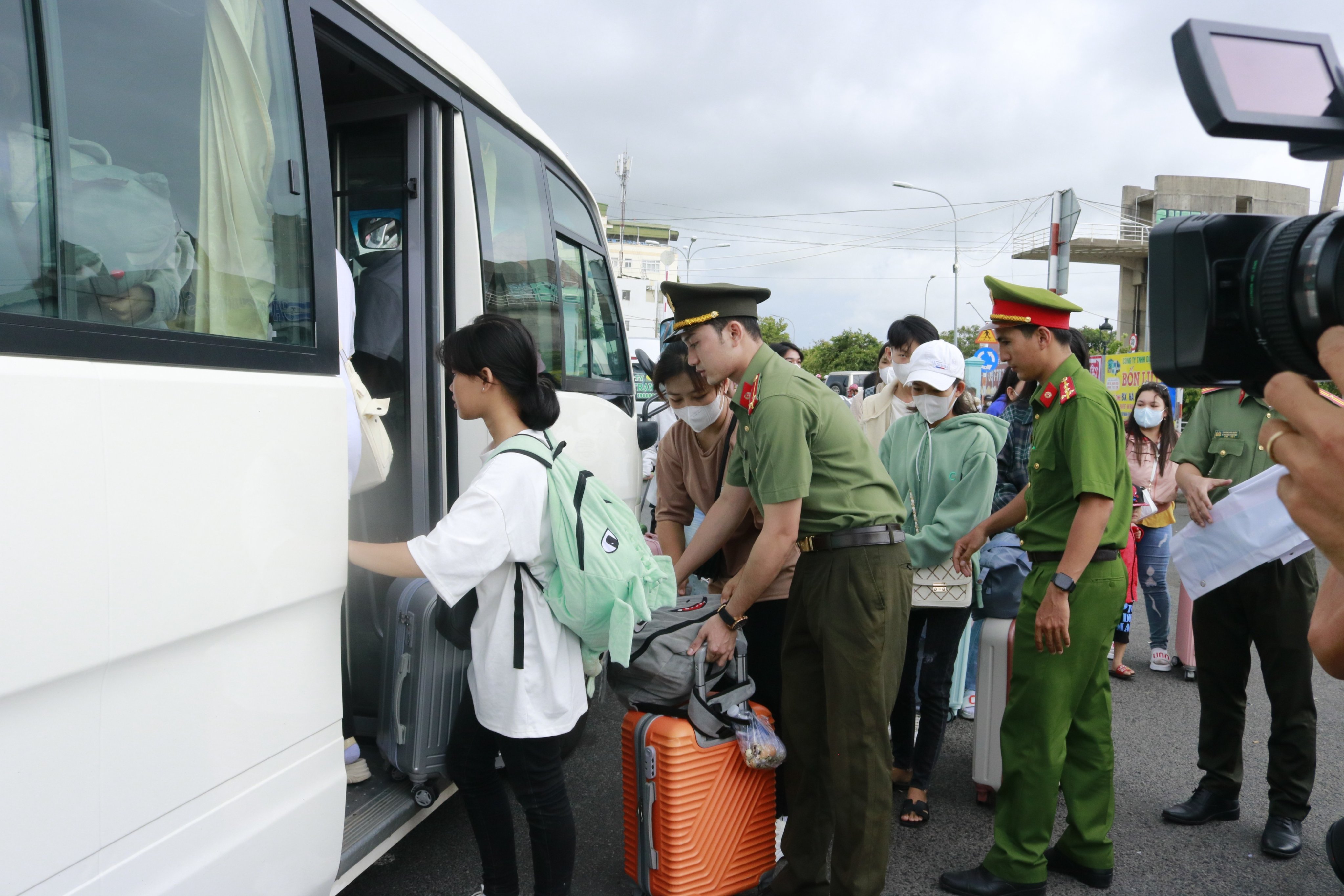 Giáo dục - Đoàn thanh niên Công an tỉnh Kiên Giang: Tiếp sức mùa thi năm 2023 (Hình 6).