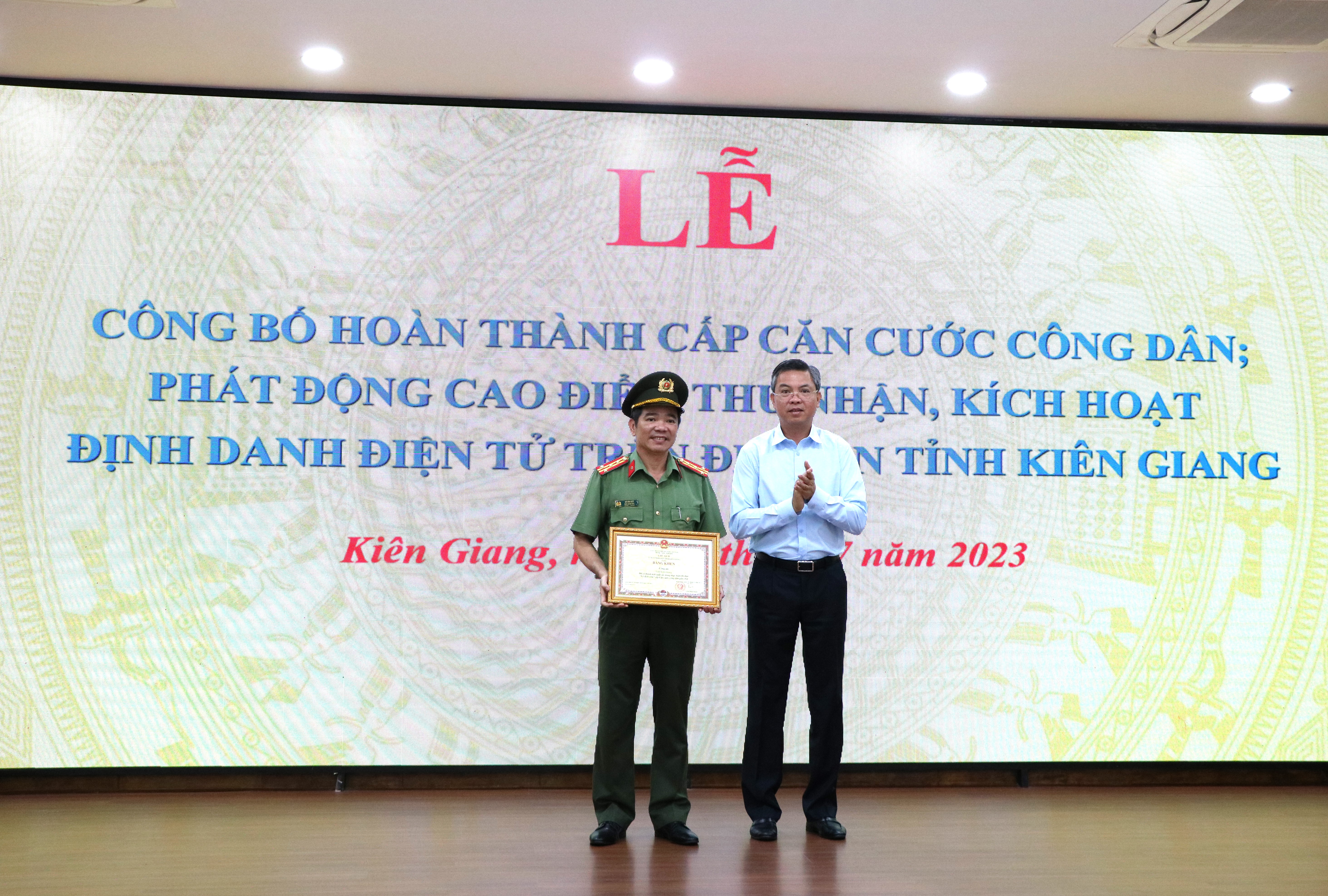 An ninh - Hình sự - Kiên Giang công bố hoàn thành chỉ tiêu cấp 100% CCCD (Hình 2).