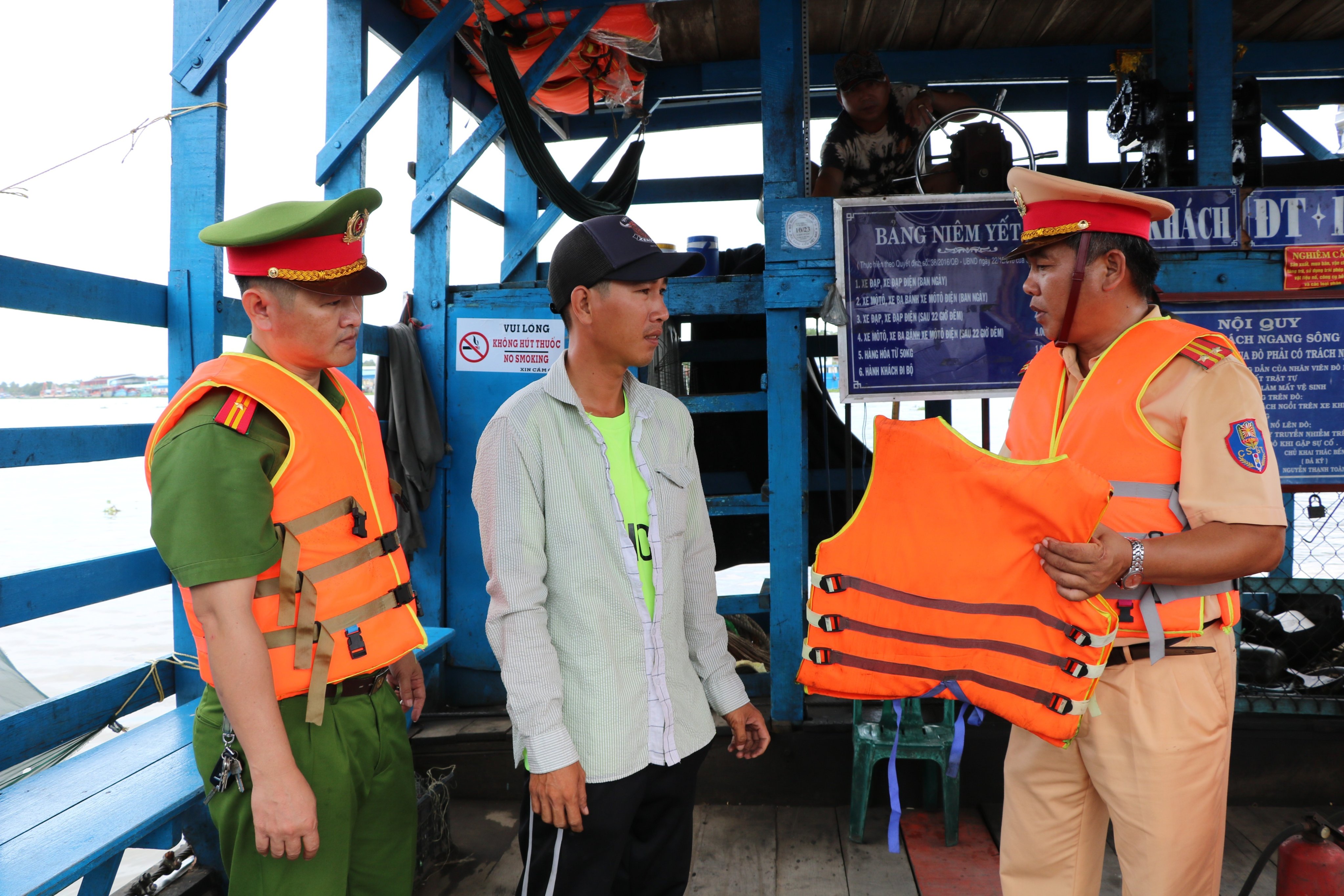 Dân sinh - Kiểm tra an toàn về PCCC và CNCH phương tiện giao thông đường thủy  (Hình 2).