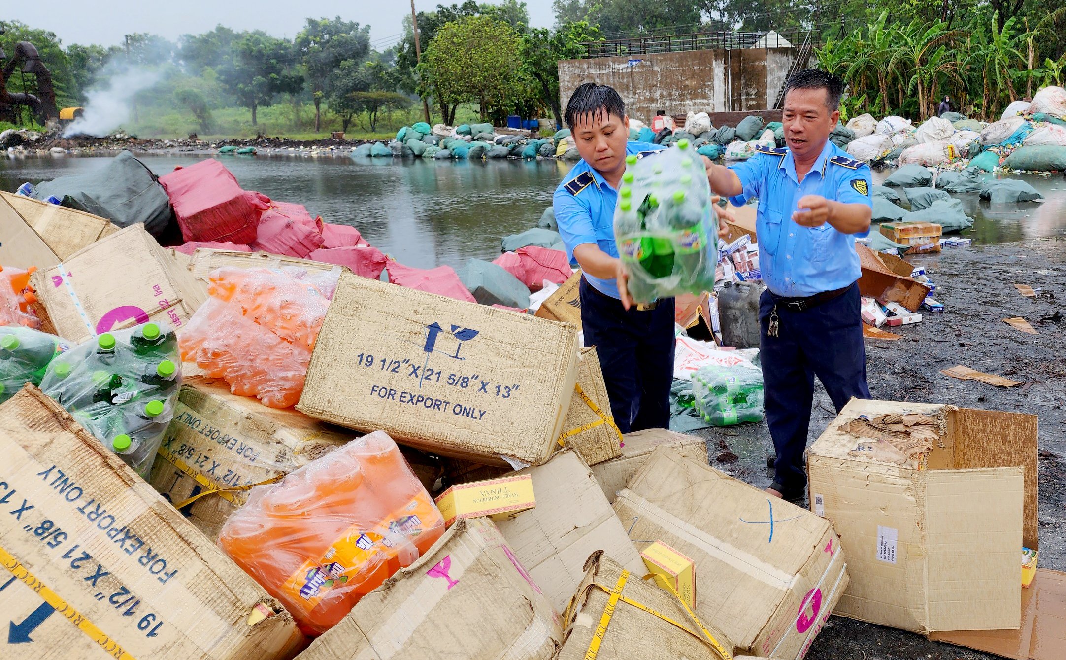 Tiêu dùng & Dư luận - Kiên Giang: Tiêu hủy hơn 9.000 bao thuốc lá điếu nhập lậu (Hình 2).