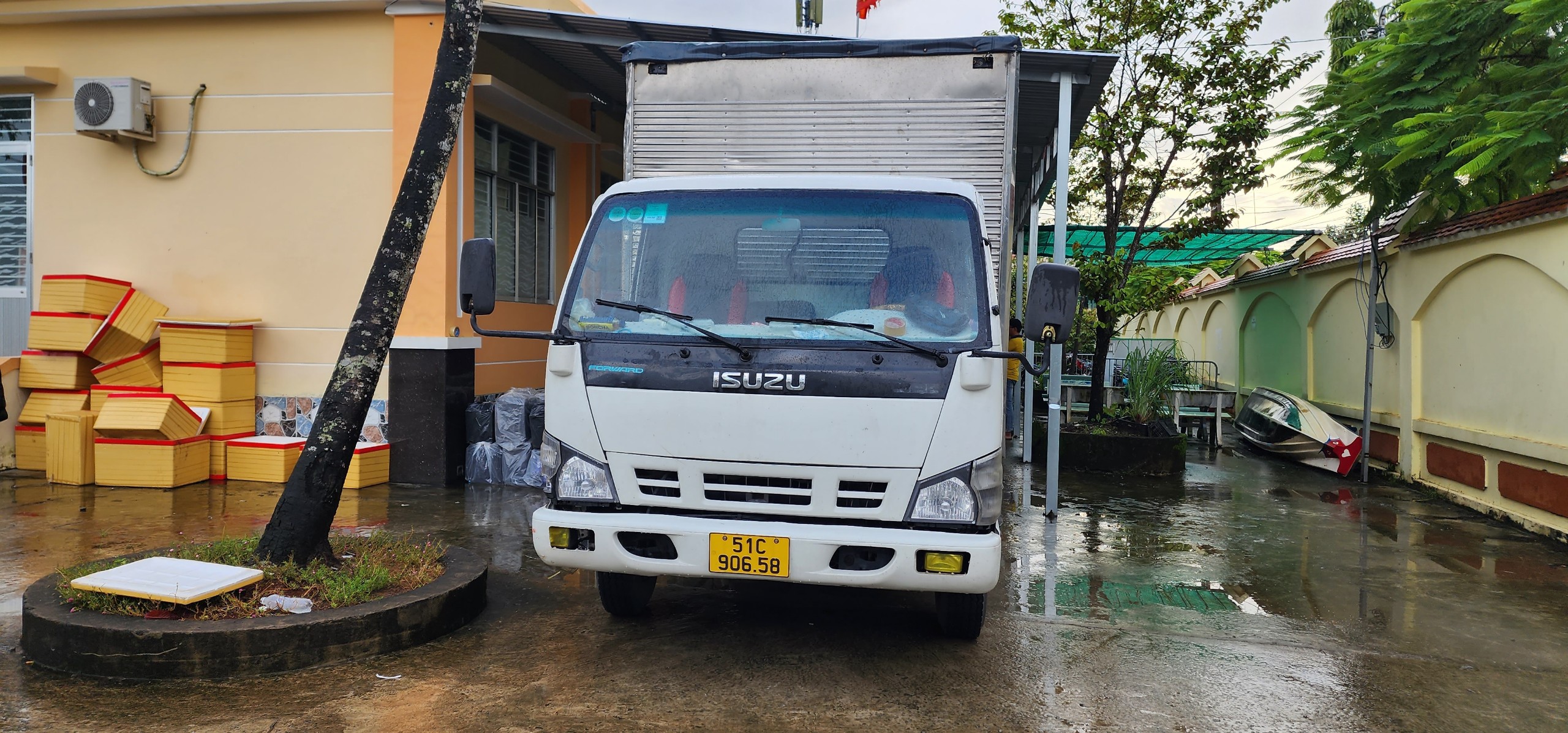 An ninh - Hình sự - Bắt quả tang đối tượng vận chuyển hơn 25.000 gói thuốc lá nhập lậu (Hình 2).