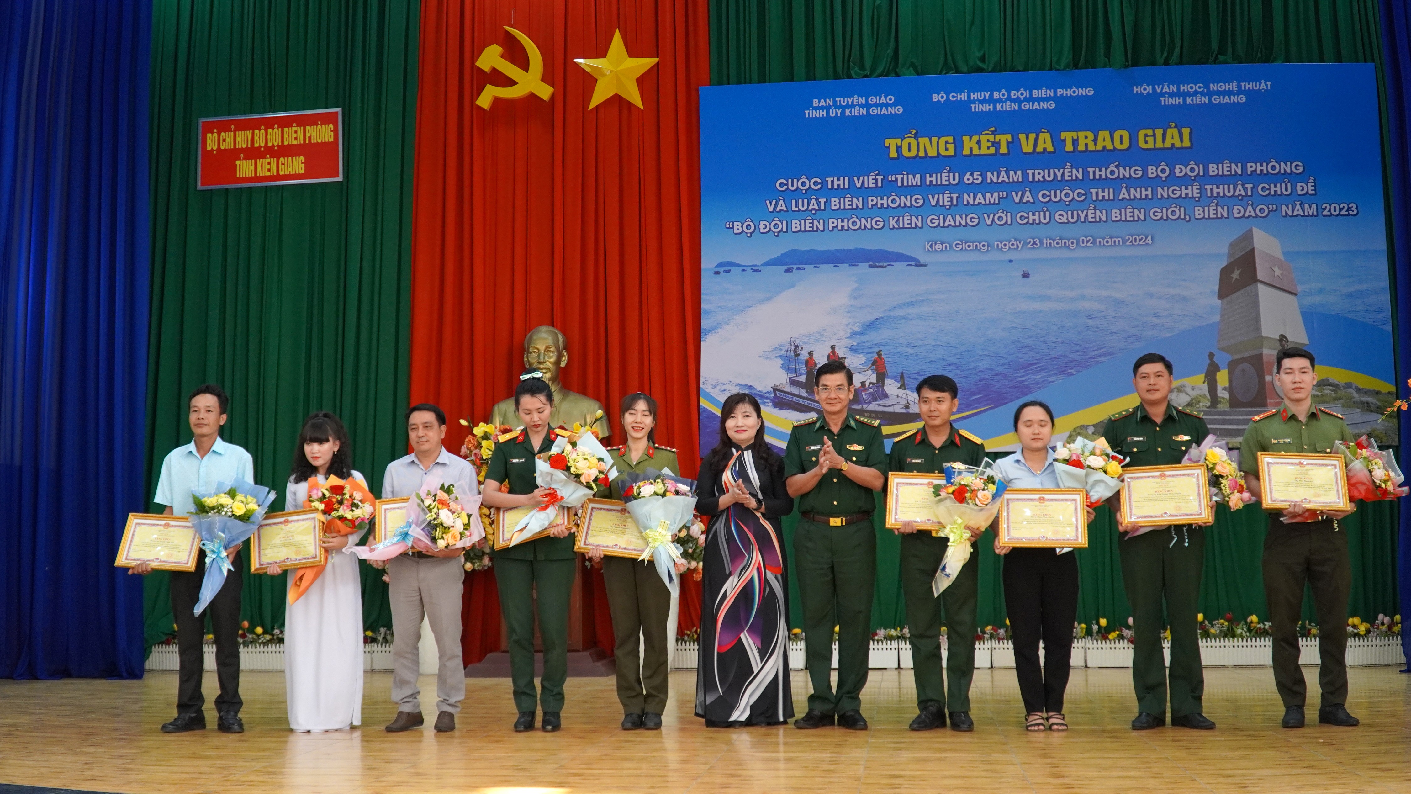 Toàn cảnh - Trao giải 2 cuộc thi về Bộ đội Biên Phòng Kiên Giang