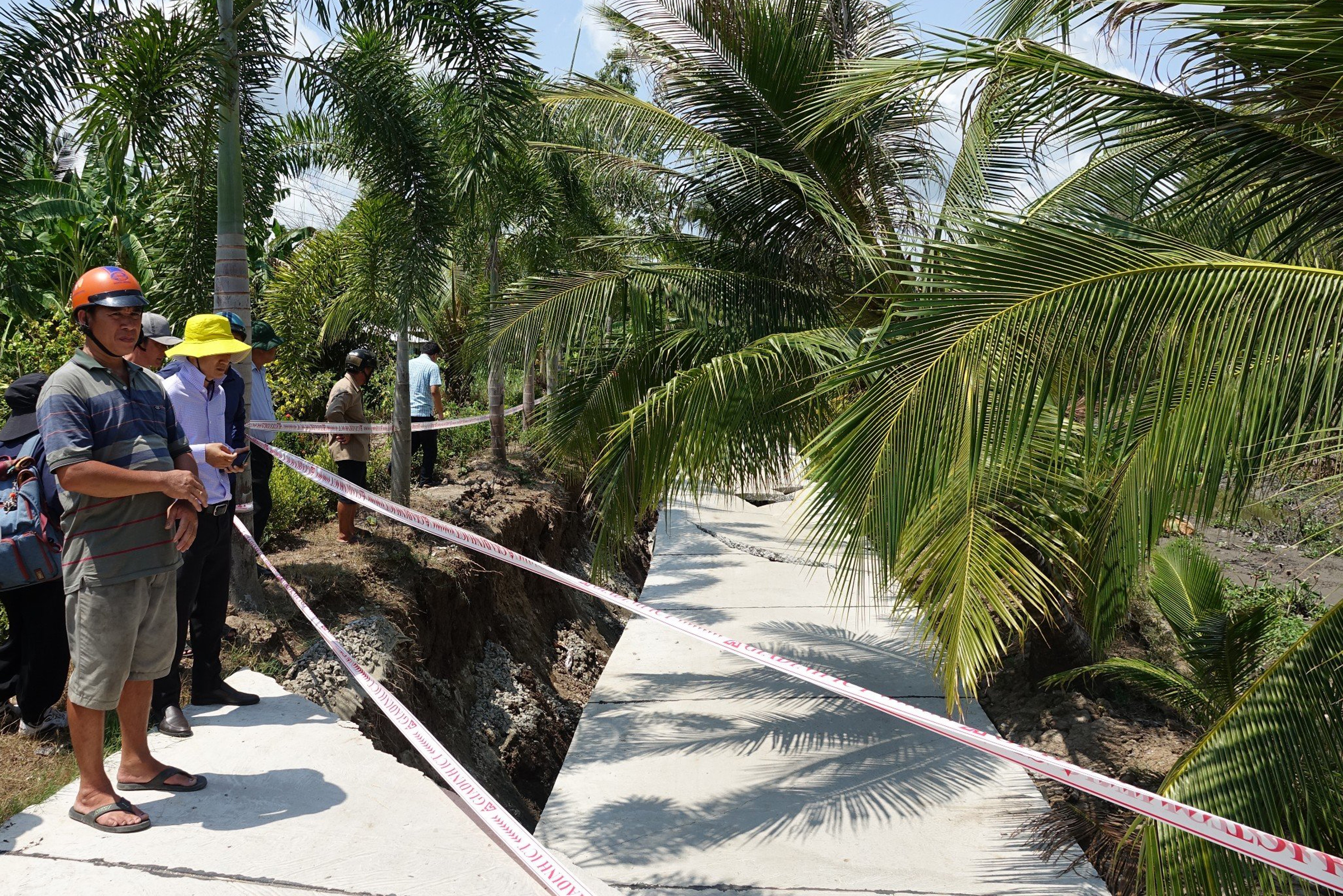 Dân sinh - Kiên Giang: Sụt lún, sạt lở tiếp tục diễn biến phức tạp, nghiêm trọng (Hình 3).