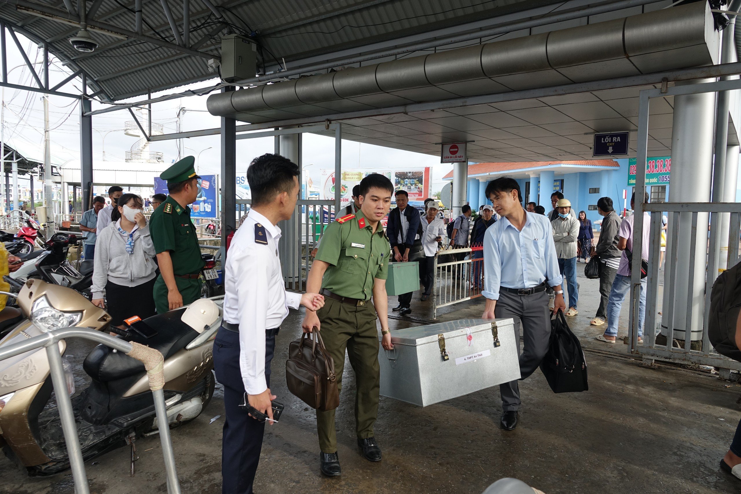 Giáo dục - Kiên Giang: 138 thí sinh vượt biển vào đất liền thi tốt nghiệp THPT (Hình 2).