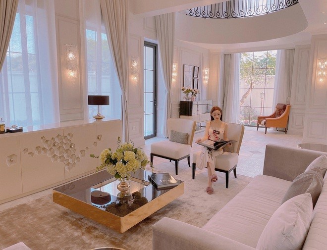 Giải trí - Chị đẹp Huyền Baby sống trong căn biệt thự xa hoa  1.000m2