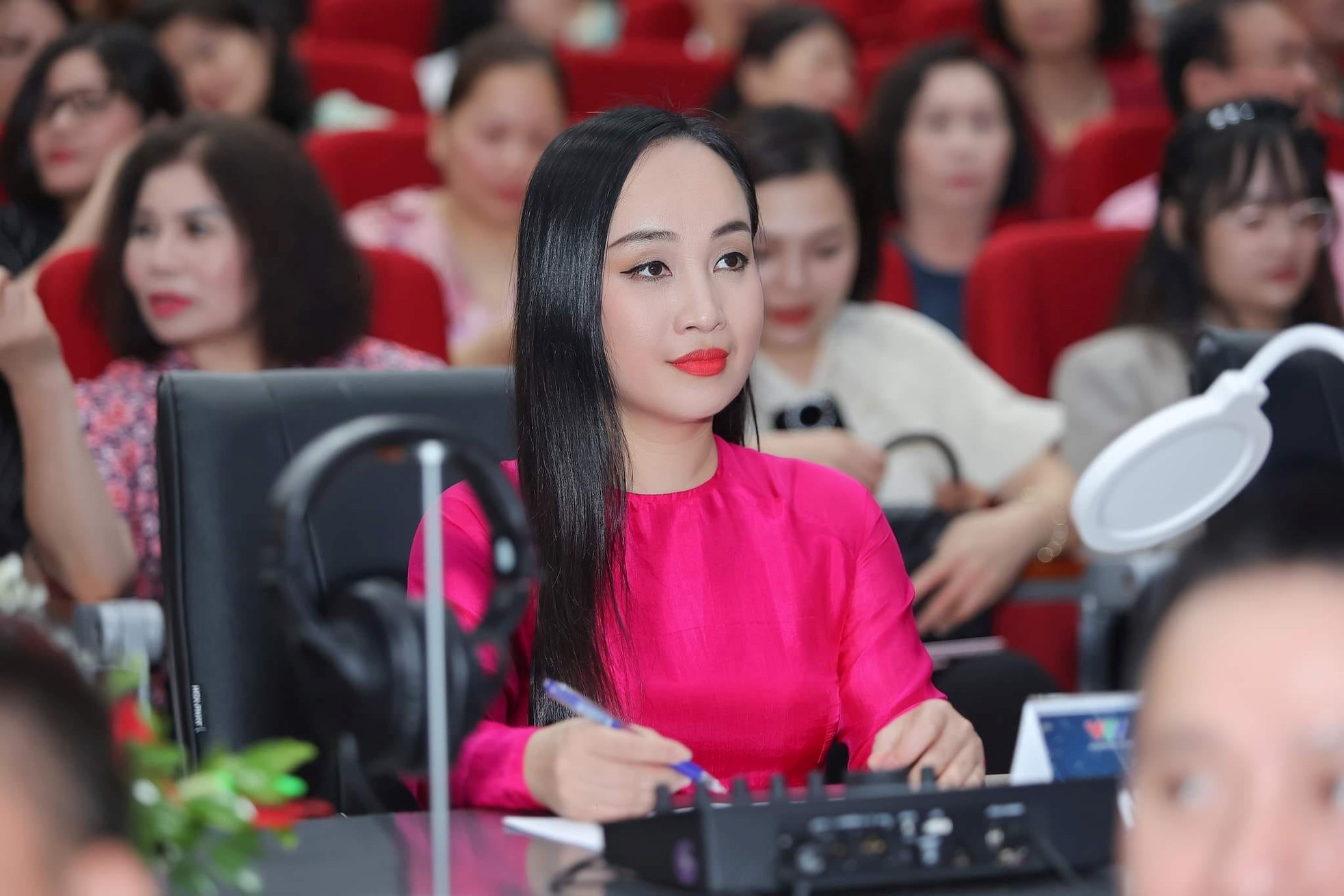 Giải trí - Nữ NSƯT trẻ nhất nhì Việt Nam sắp được phong Nghệ sĩ Nhân dân (Hình 3).