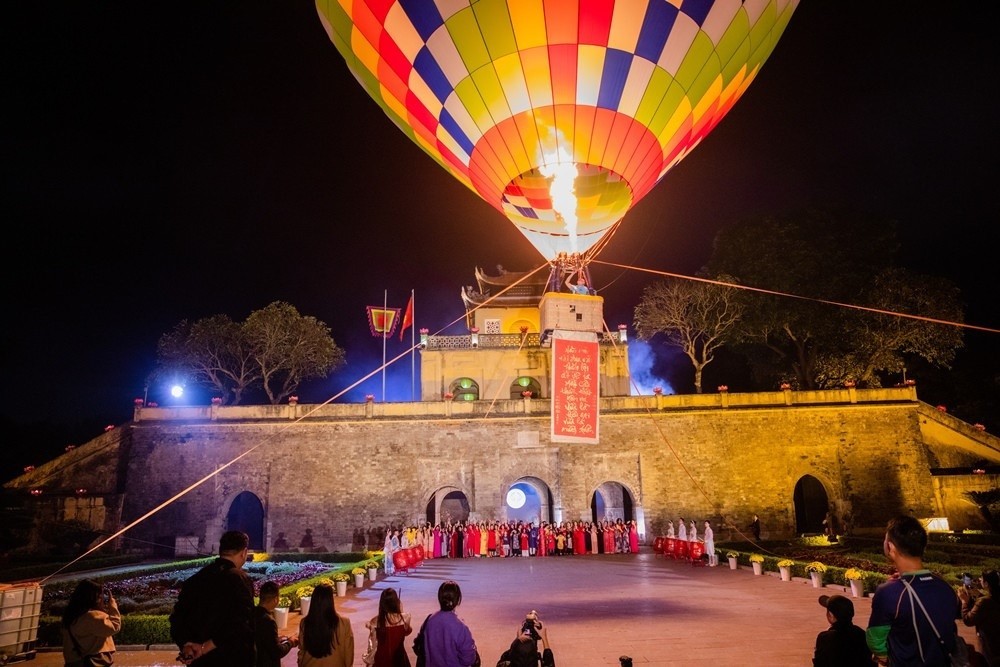 Giải trí - Chị đẹp Mỹ Linh, Thu Phương cùng nhiều nghệ sĩ biểu diễn trong chương trình đón Giao thừa (Hình 2).