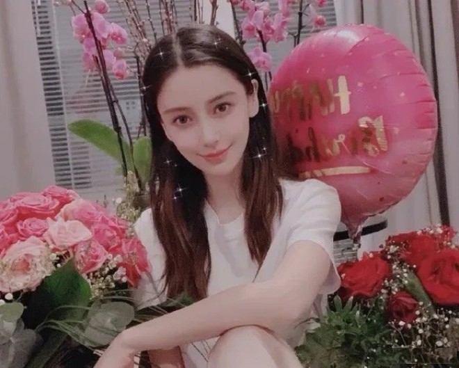 Giải trí - Angelababy lần đầu công khai ảnh rõ mặt của quý tử (Hình 4).