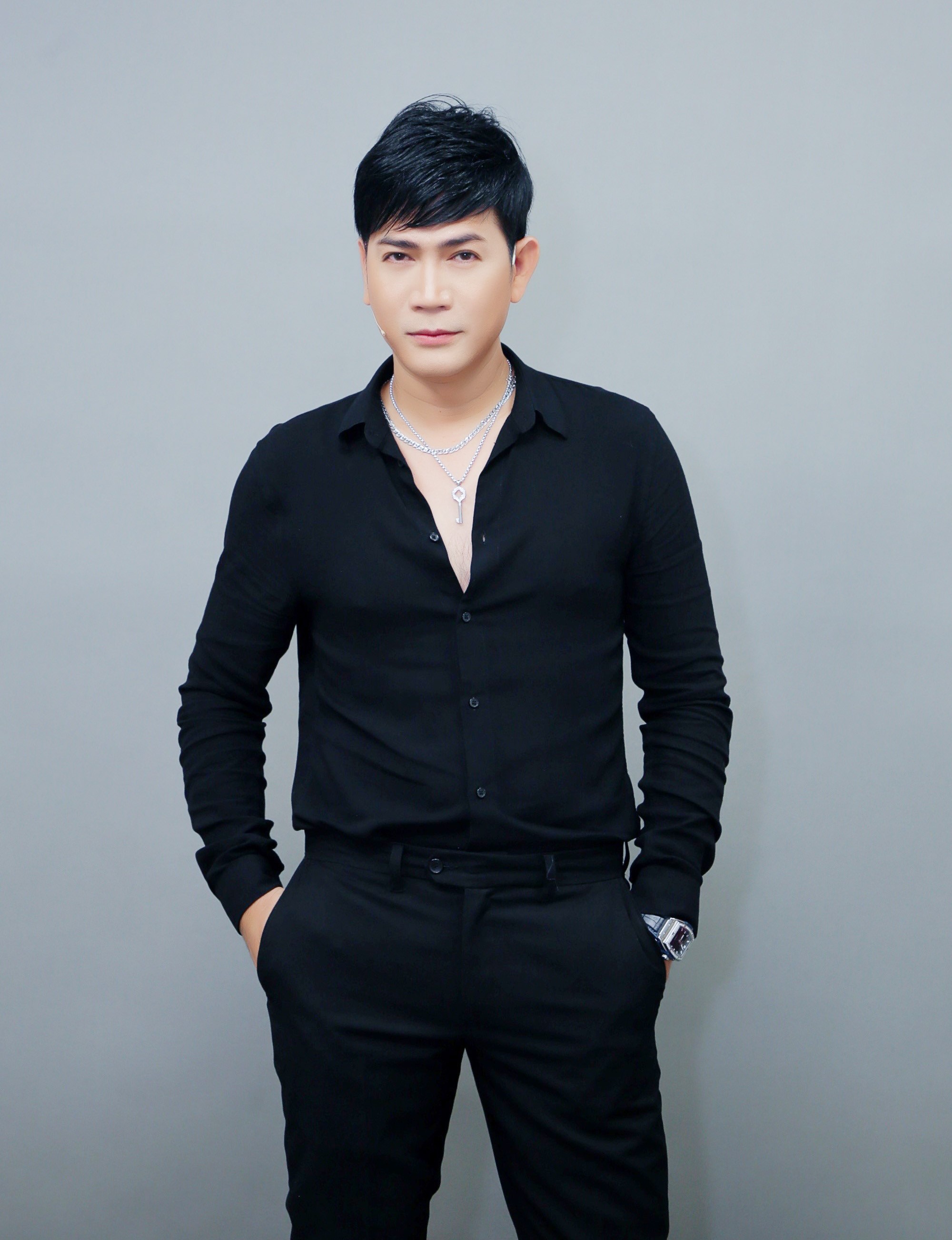 Giải trí - Nam ca sĩ đông con nhất showbiz Việt: Sống trong biệt thự cả nghìn m2 cùng bà xã kém 8 tuổi