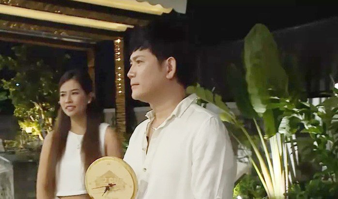 Giải trí - Nam ca sĩ đông con nhất showbiz Việt: Sống trong biệt thự cả nghìn m2 cùng bà xã kém 8 tuổi (Hình 6).