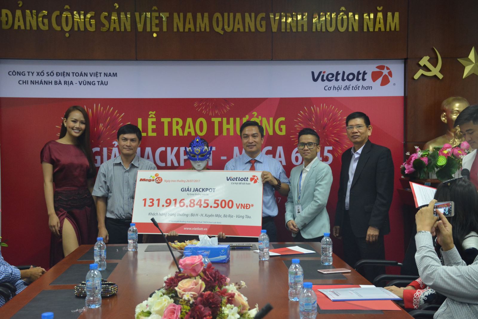 Tiêu dùng & Dư luận - Mỗi ngày, Vietlott lãi bao nhiêu tiền?      