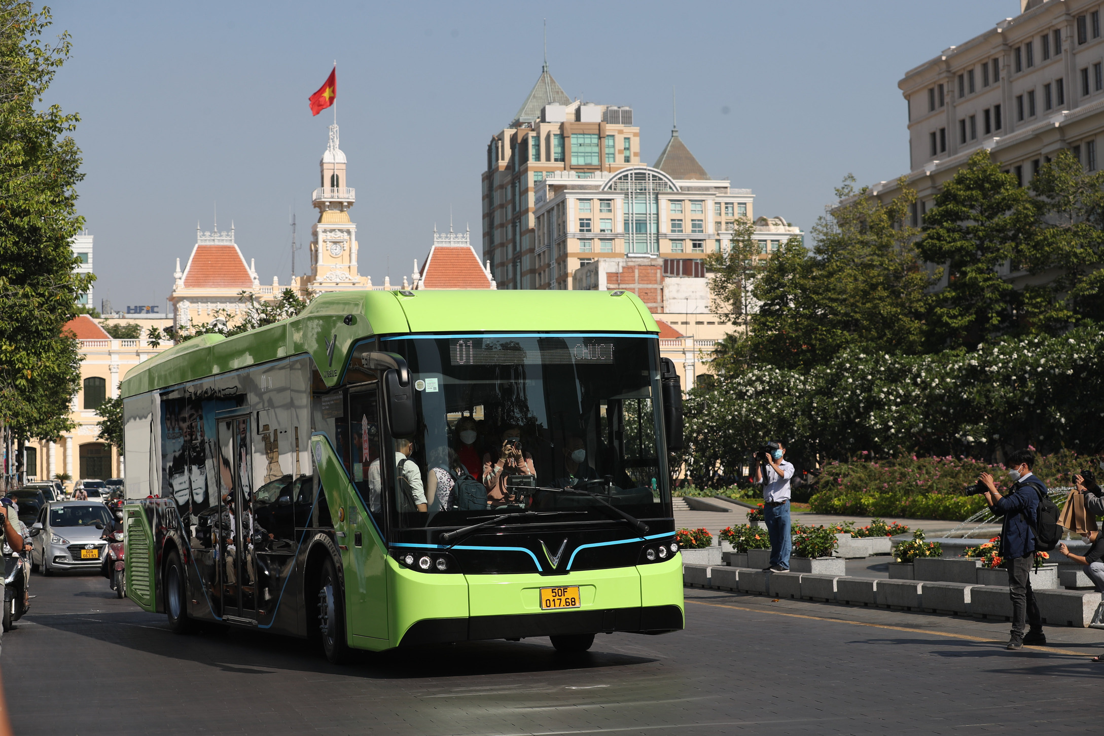 Kinh tế -  VinBus khai trương tuyến buýt điện đầu tiên kết nối mạng lưới vận tải công cộng Tp.HCM (Hình 5).