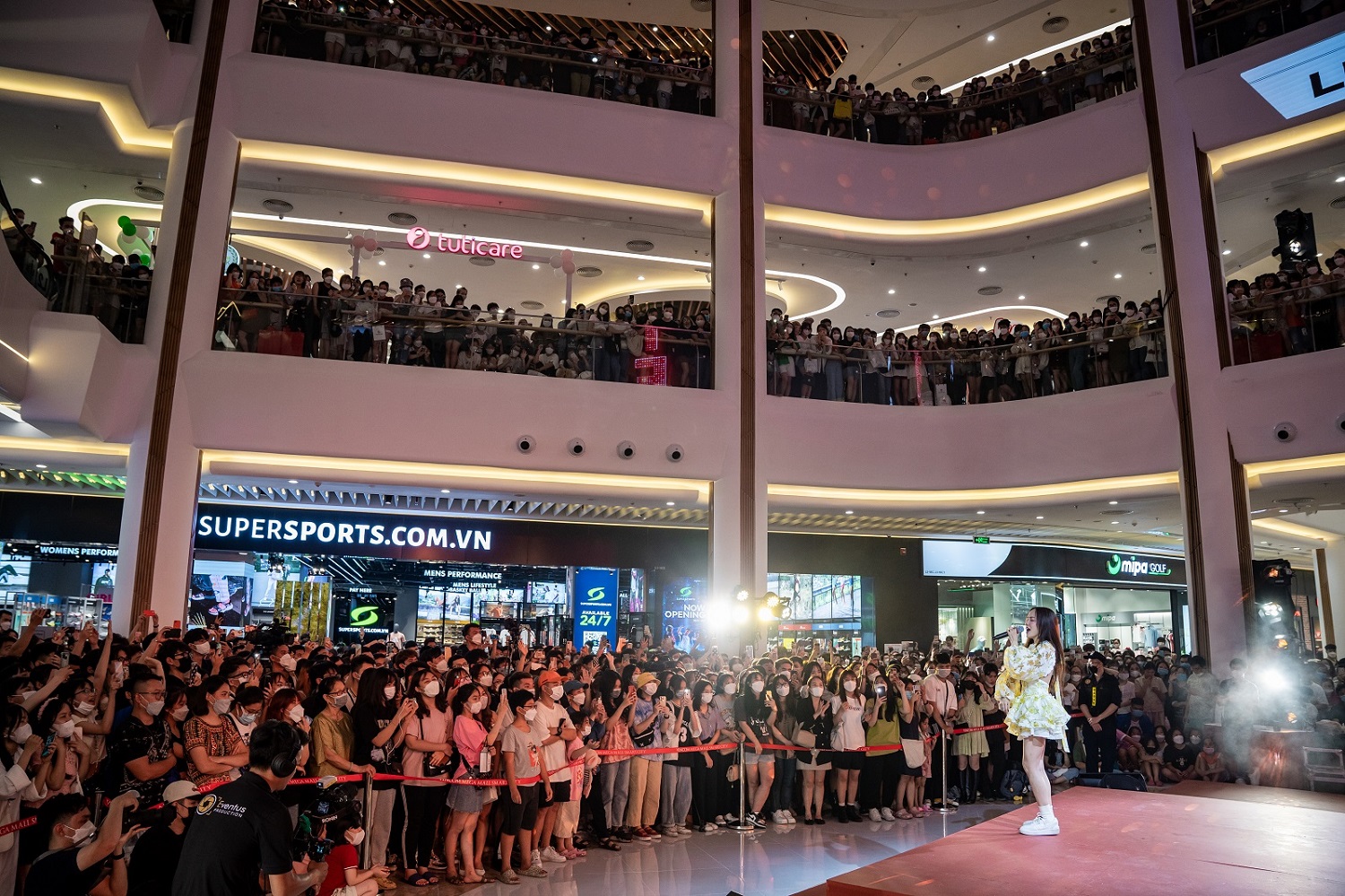 Kinh tế - 'Quẩy' hết mình tại thiên đường vui chơi, mua sắm giải trí Vincom Mega Mall Smart City