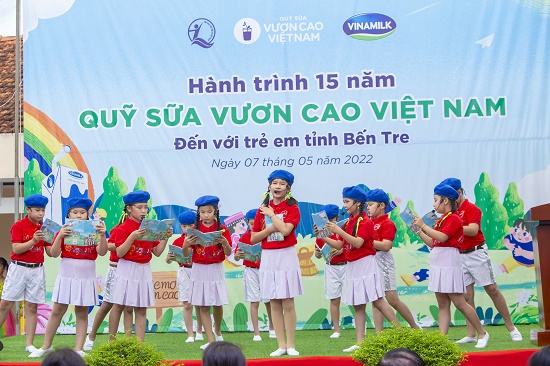 Kinh tế - Quỹ sữa Vươn cao Việt Nam và Vinamilk khởi động hành trình năm thứ 15, mang 1,9 triệu ly sữa đến với trẻ em (Hình 3).