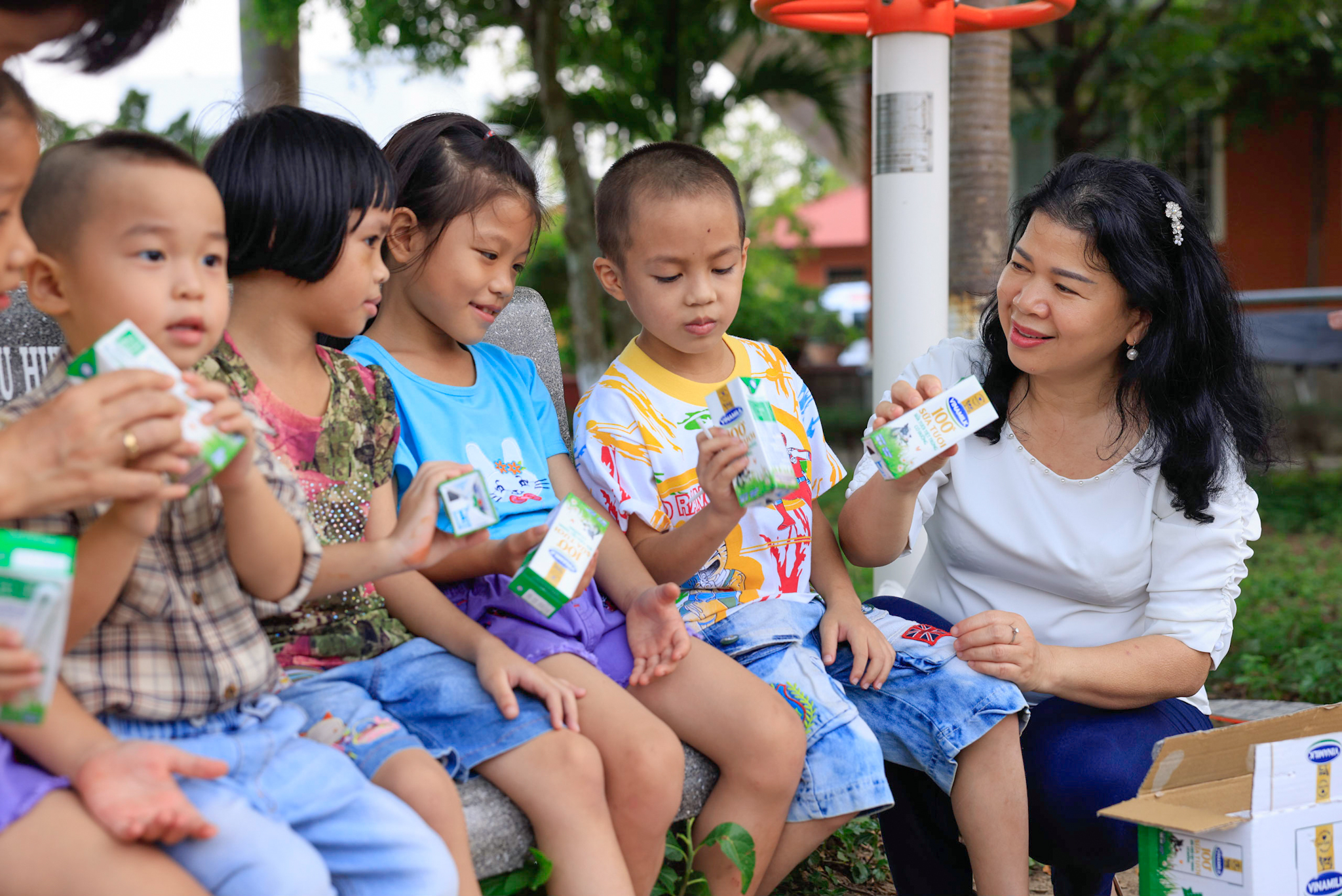 Kinh tế - Quỹ sữa Vươn cao Việt Nam và Vinamilk khởi động hành trình năm thứ 15, mang 1,9 triệu ly sữa đến với trẻ em (Hình 5).