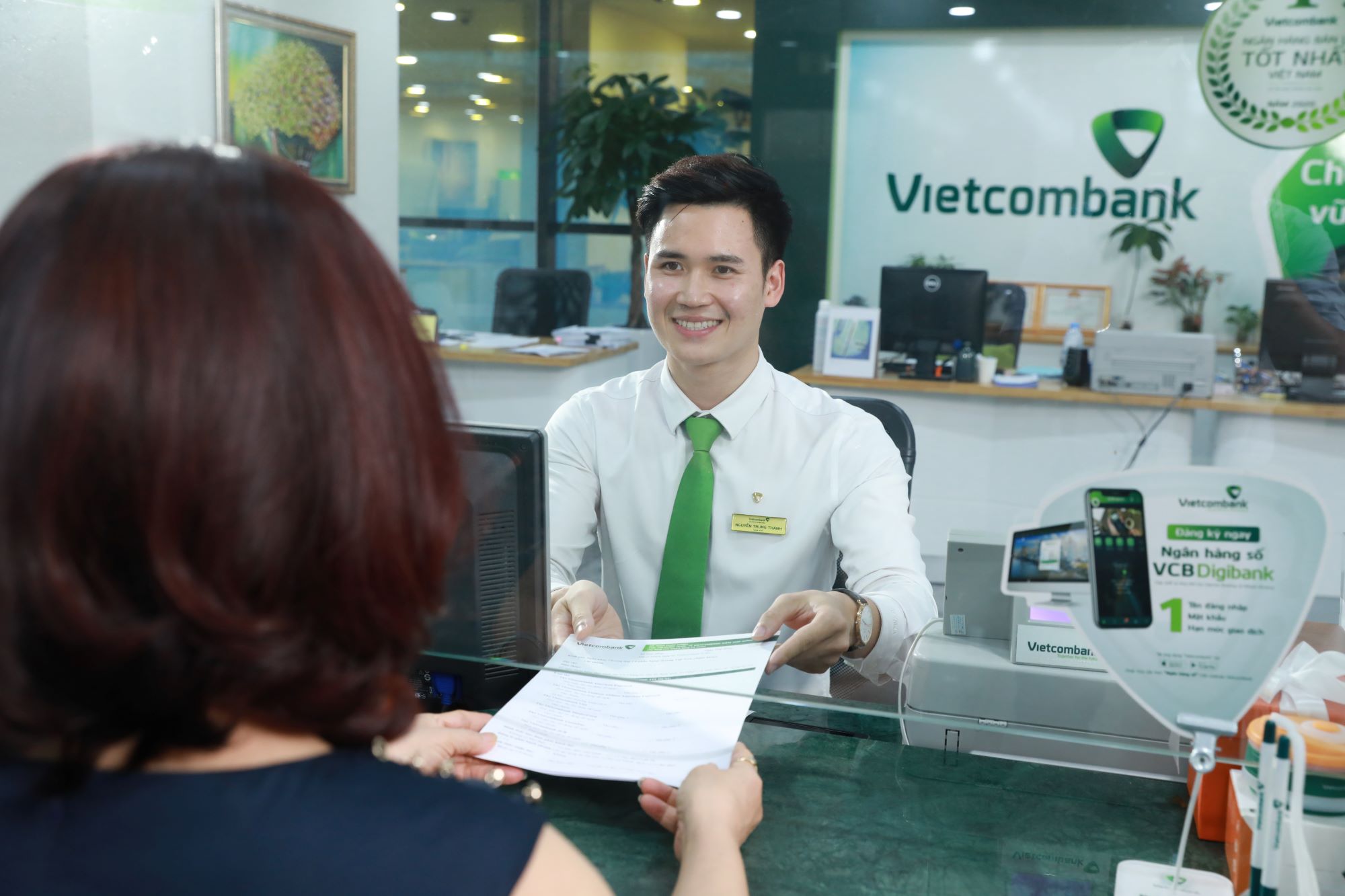 Kinh tế - Vietcombank lần thứ 10 lọt vào “Danh sách 50 công ty niêm yết tốt nhất năm 2022”  (Hình 2).