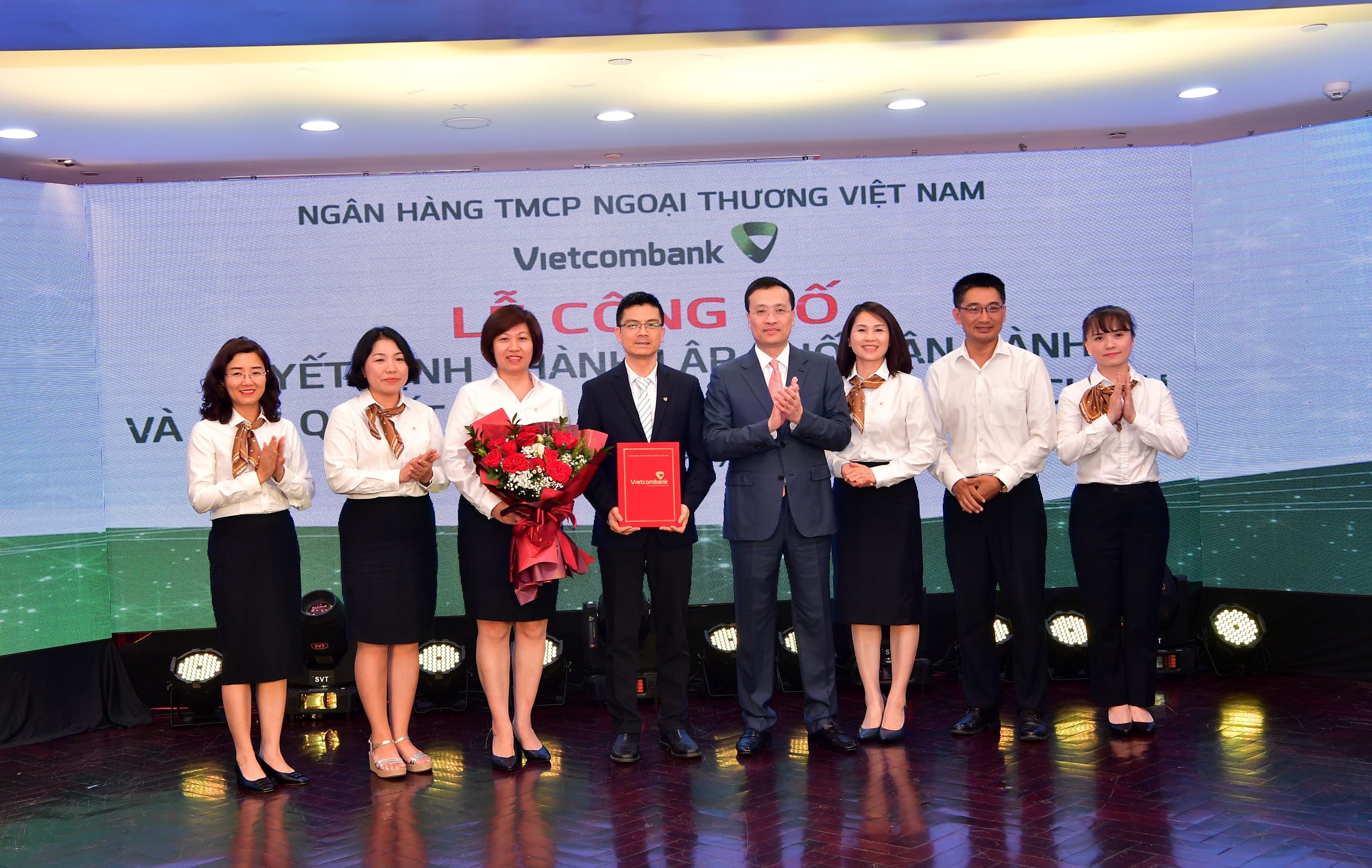 Kinh tế - Vietcombank công bố quyết định thành lập Khối Vận hành và một số quyết định nhân sự Trụ sở chính