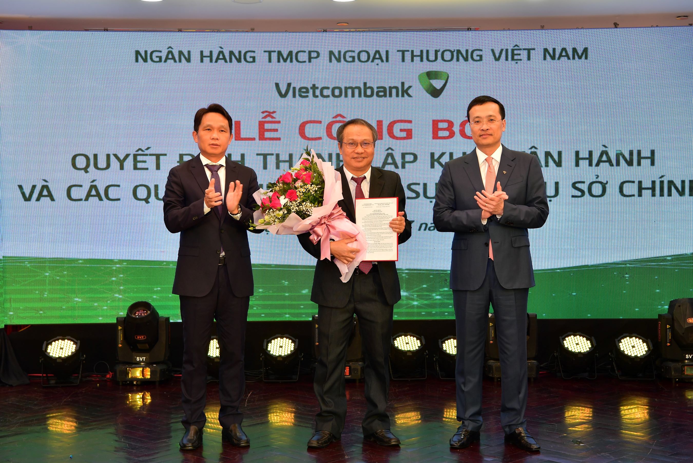 Kinh tế - Vietcombank công bố quyết định thành lập Khối Vận hành và một số quyết định nhân sự Trụ sở chính (Hình 4).
