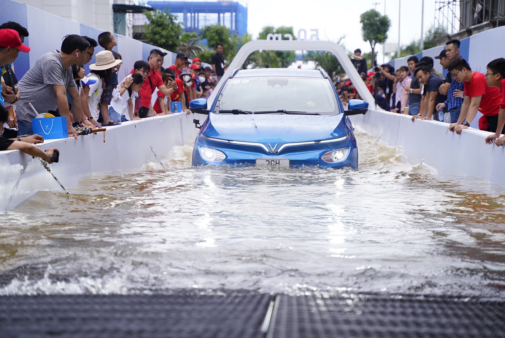 Kinh tế - Mục sở thị VF e34 chinh phục thử thách lội nước sâu nửa mét (Hình 7).