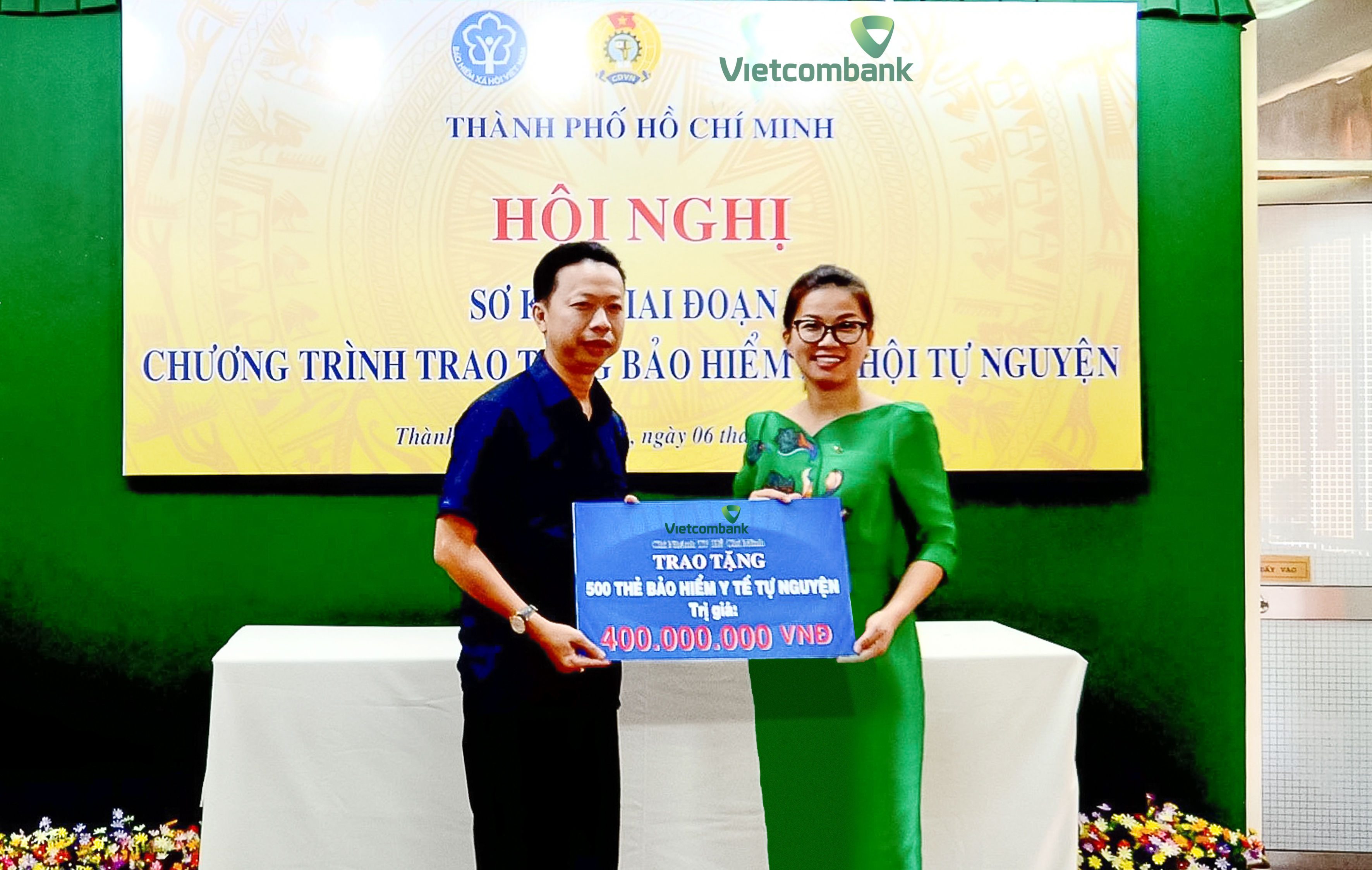 Kinh tế - Vietcombank TP. Hồ Chí Minh tiếp tục ủng hộ 2,2 tỷ đồng hỗ trợ đoàn viên khó khăn trên địa bàn tham gia bảo hiểm y tế (Hình 2).