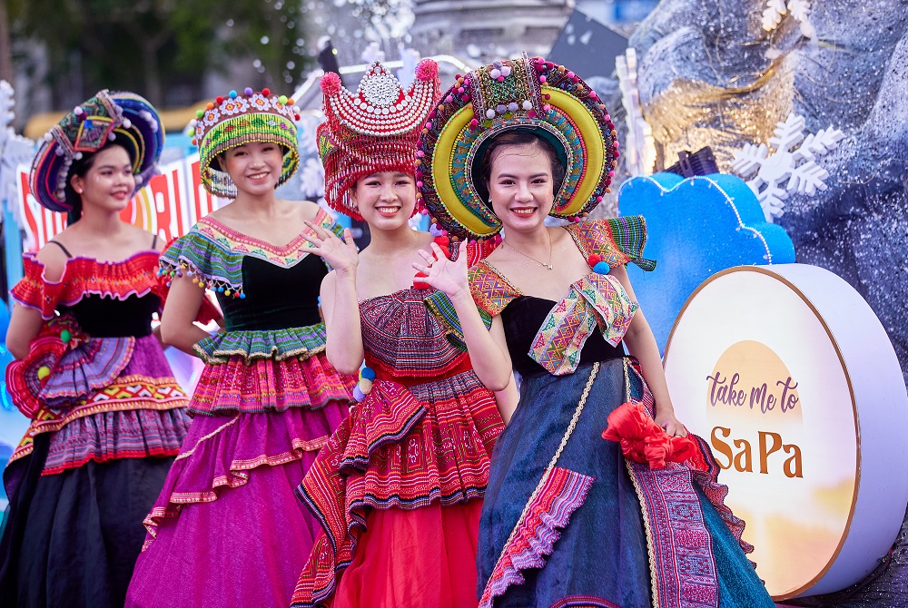 Kinh tế - Sau Thanh Hóa và Đà Nẵng, Sun Group mang Lễ hội Carnival đa sắc màu “cập bến” Hòa Bình  (Hình 2).