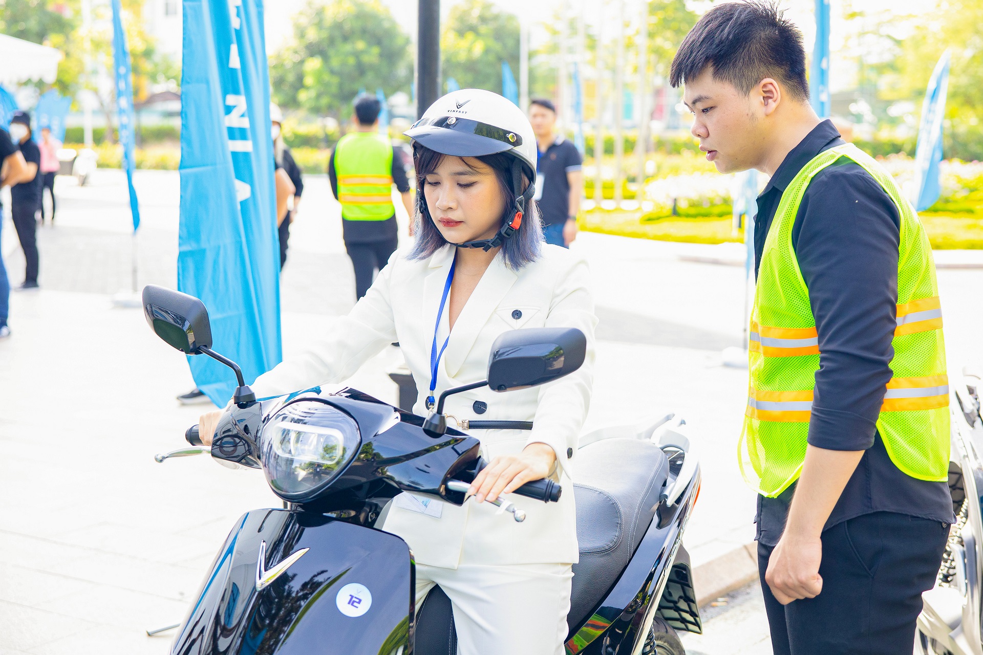 Kinh tế - Xe m&aacute;y điện VinFast &ldquo;mượt&rdquo; hơn khi &ldquo;l&ecirc;n đời&rdquo; phần mềm (H&igrave;nh 2).