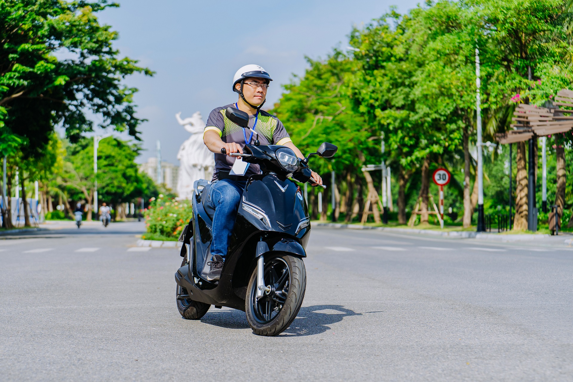 Kinh tế - Xe m&aacute;y điện VinFast &ldquo;mượt&rdquo; hơn khi &ldquo;l&ecirc;n đời&rdquo; phần mềm (H&igrave;nh 3).