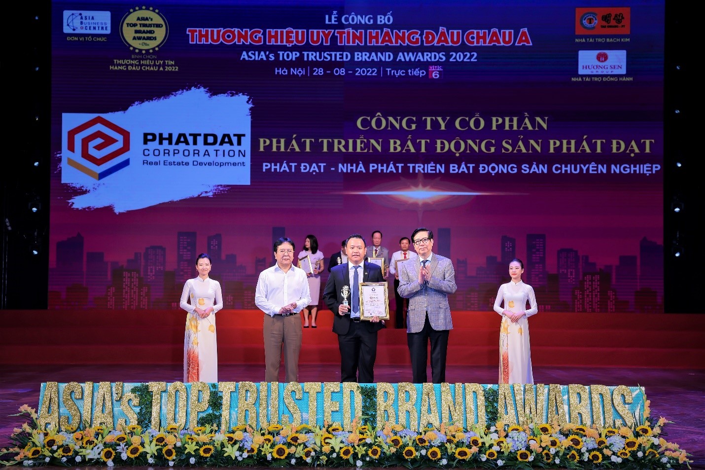 Bất động sản - Phát Đạt nhận giải thưởng Top 10 thương hiệu uy tín hàng đầu Châu Á 2022