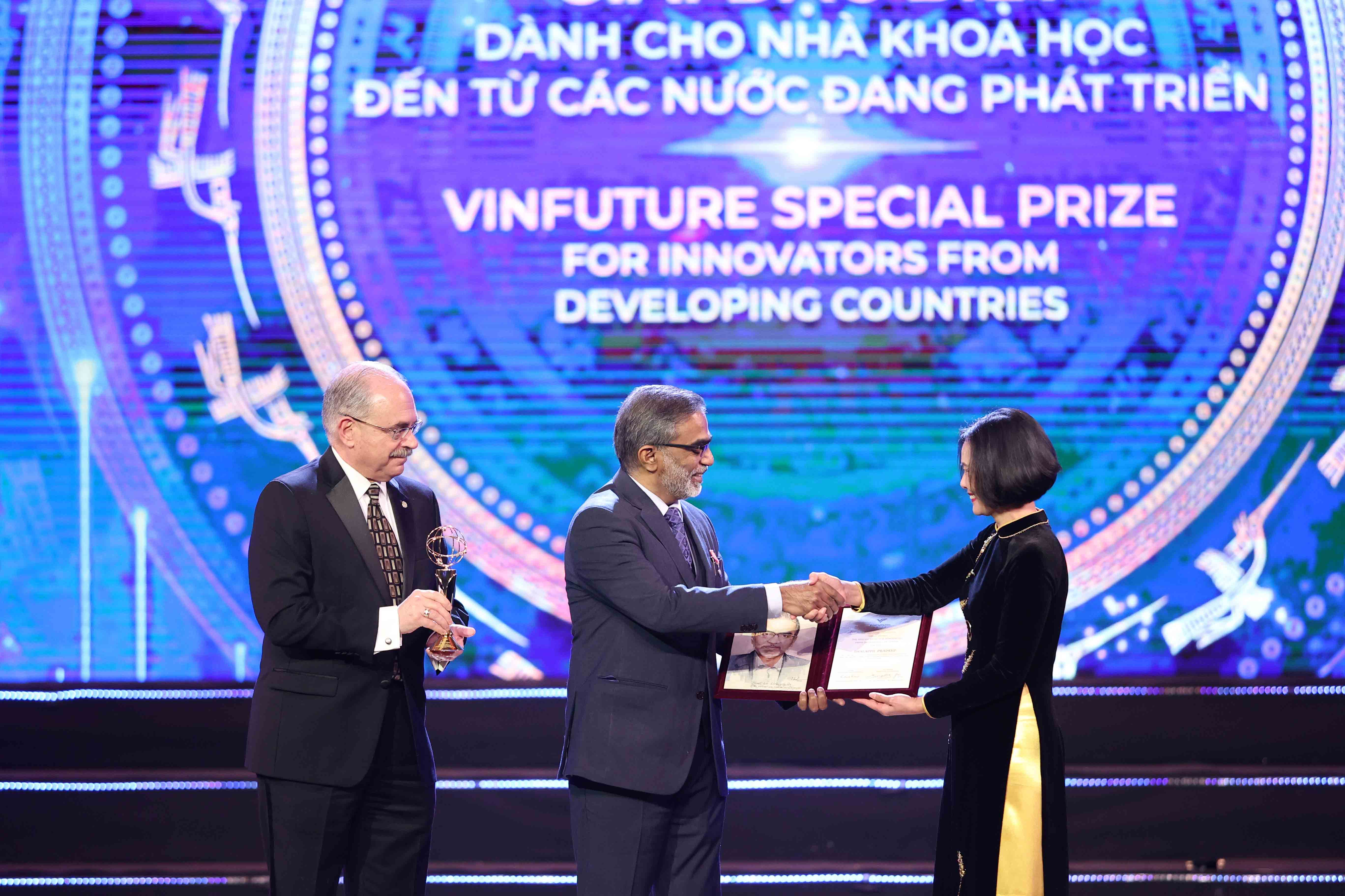 Kinh tế - VinFuture 2022 vinh danh 4 công trình khoa học “hồi sinh và tái thiết” thế giới (Hình 5).