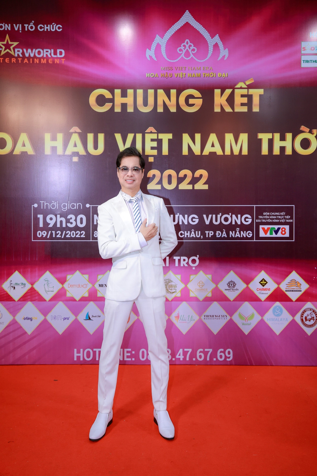 Văn hoá - Danh ca Ngọc Sơn sáng tác và trình diễn ca khúc chủ đề Hoa hậu Việt Nam Thời đại trong đêm chung kết của cuộc thi