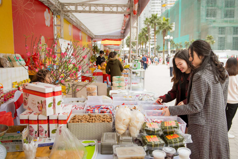 Đời sống - Ngũ “Cat” Lâm “Mall” - mang tết về nhà 