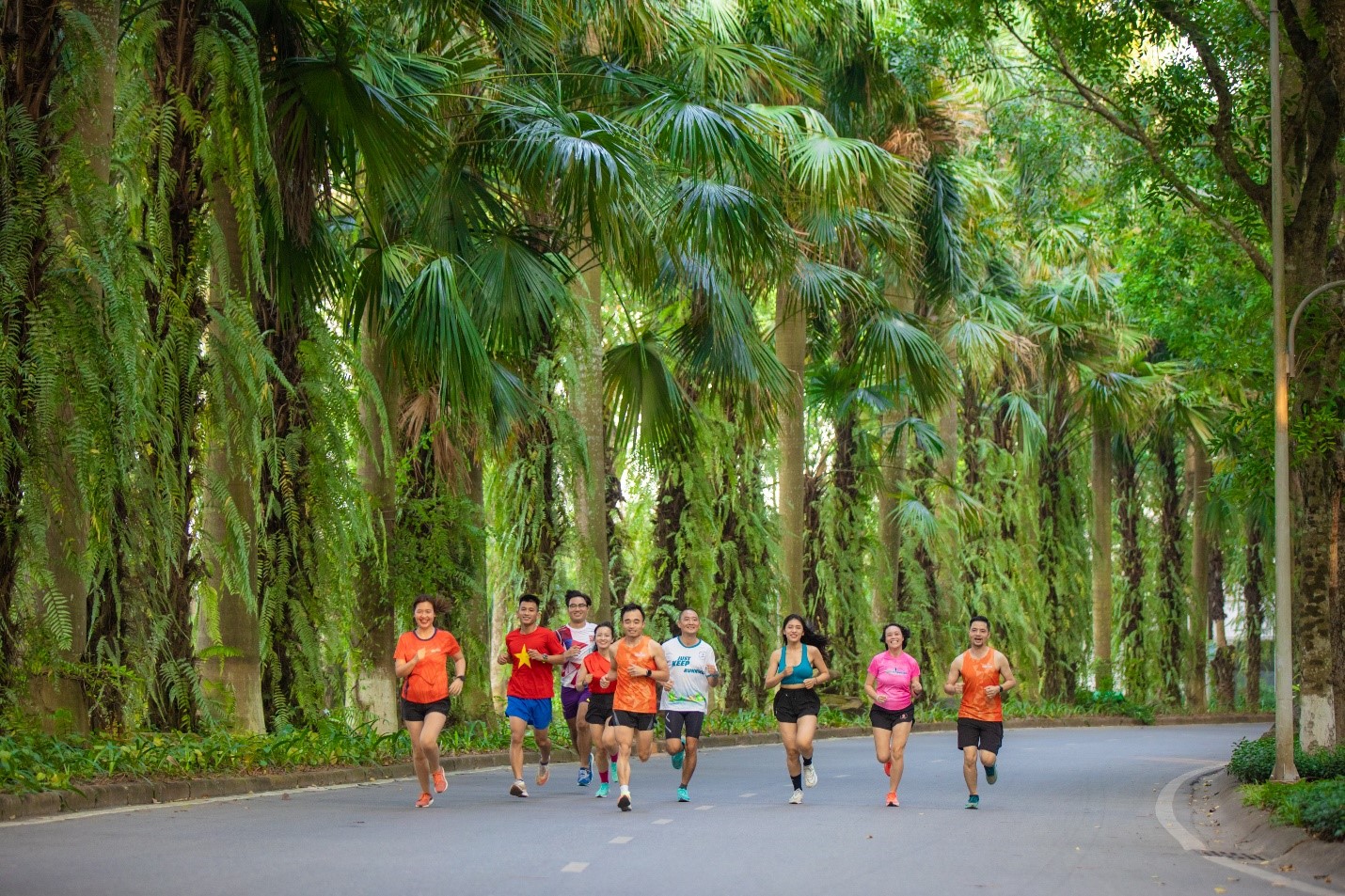 Kinh tế - Trải nghiệm độc đáo tại cung đường Ecopark Marathon 2023 (Hình 8).