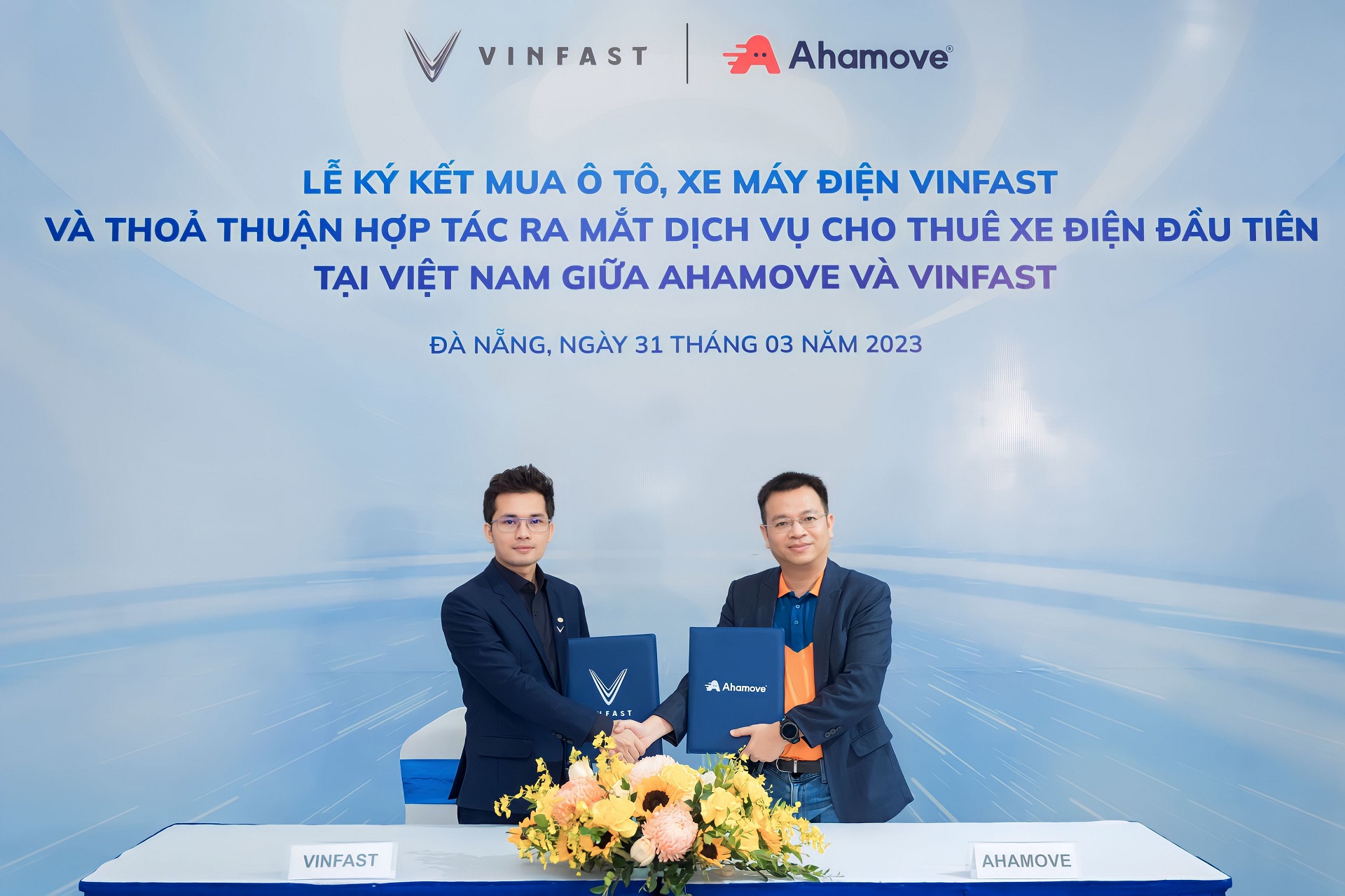 Kinh tế - Ahamove mua 200 xe VinFast để triển khai dịch vụ cho thu&ecirc; xe m&aacute;y điện đầu ti&ecirc;n tại Việt Nam