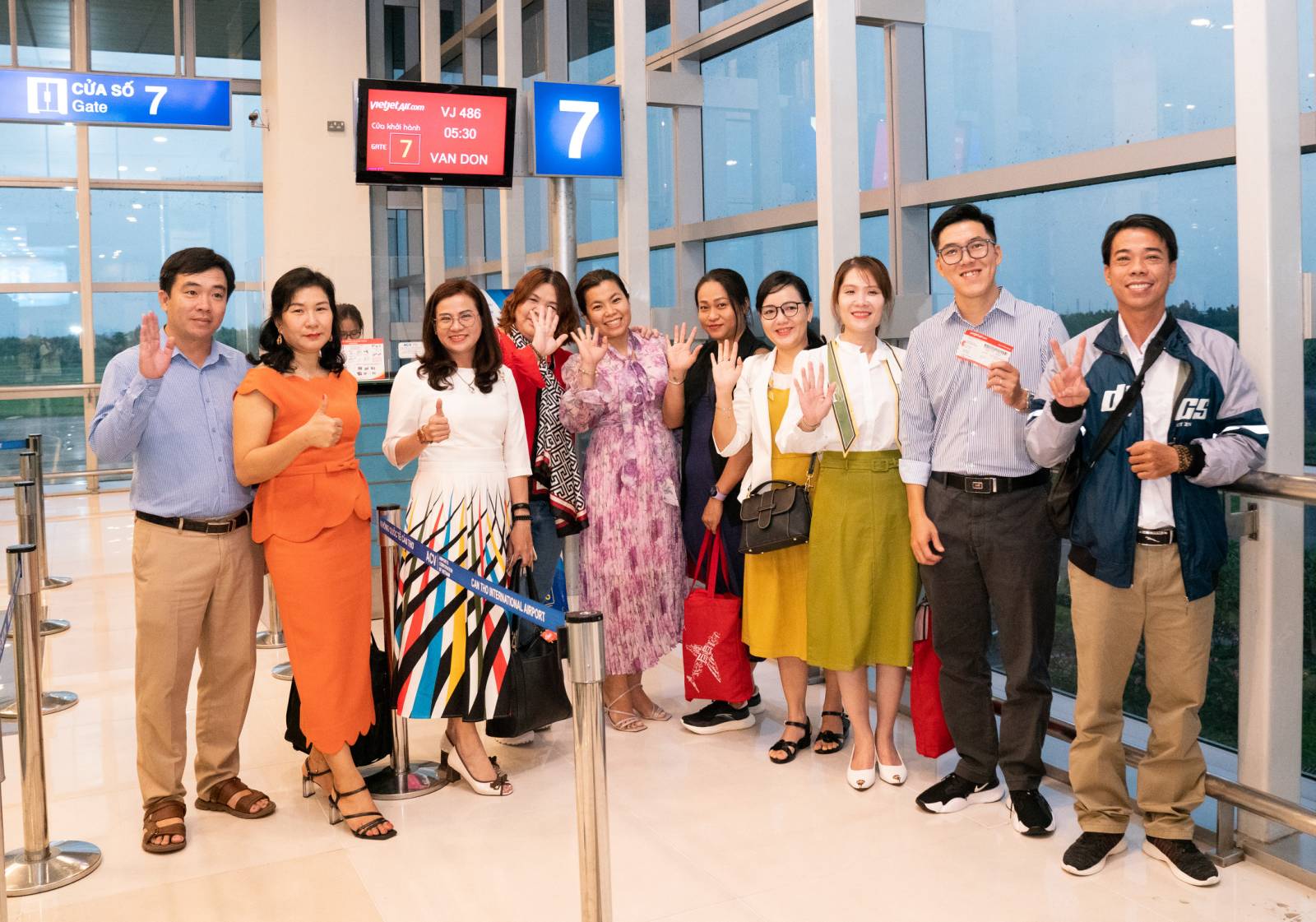 Kinh tế - Vietjet chính thức khai trương đường bay thẳng đầu tiên giữa Cần Thơ và Vân Đồn (Hình 6).