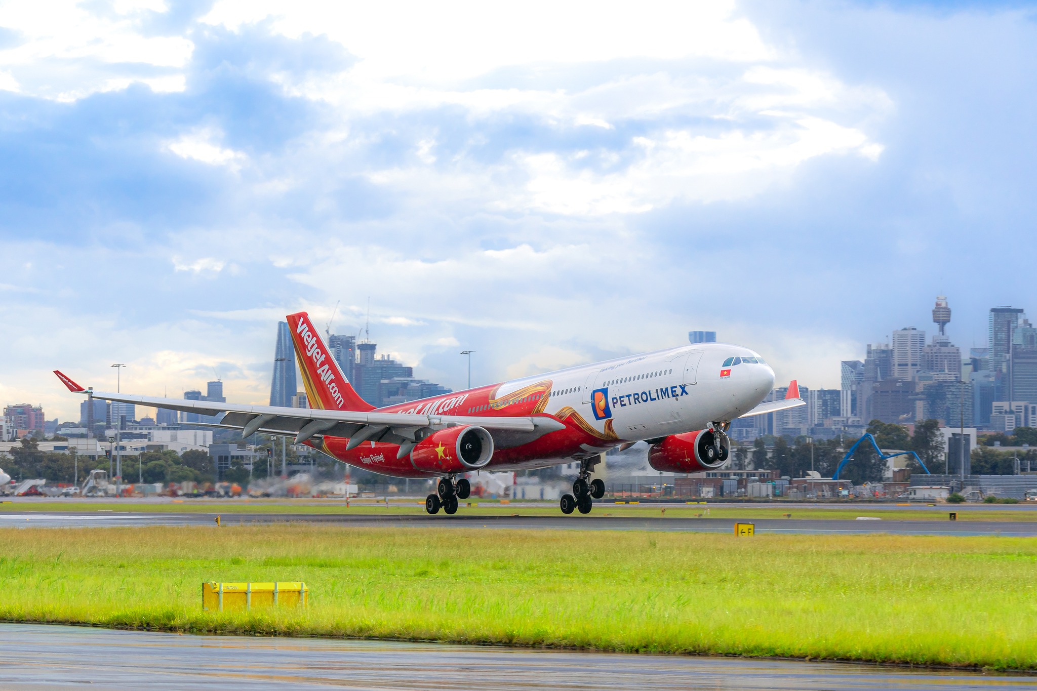 Kinh tế - Vietjet tặng bảo hiểm toàn diện Sky Care cho tất cả đường bay Úc, lên đến 100 triệu đồng (Hình 2).