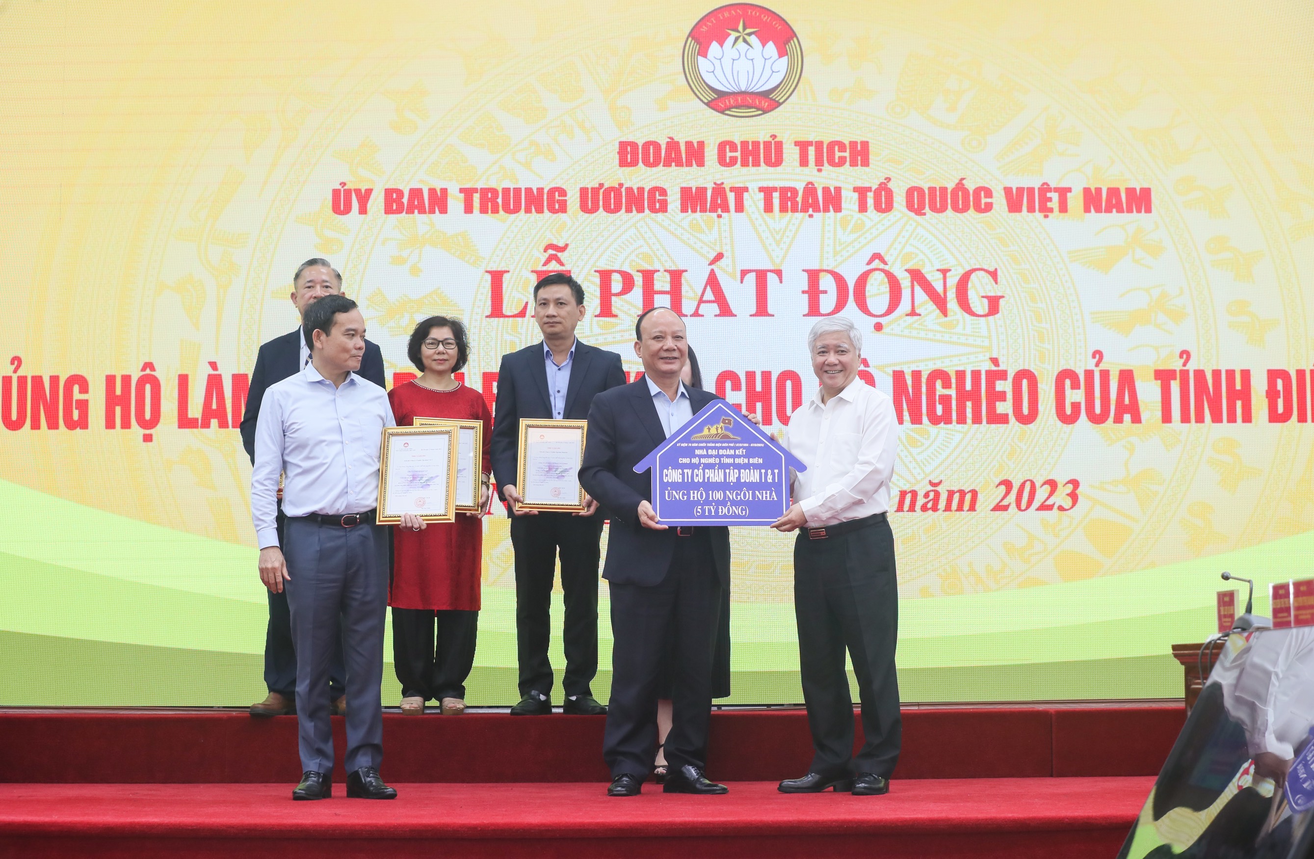 Kinh tế - T&T Group ủng hộ 5 tỷ hỗ trợ làm nhà cho người nghèo tỉnh Điện Biên