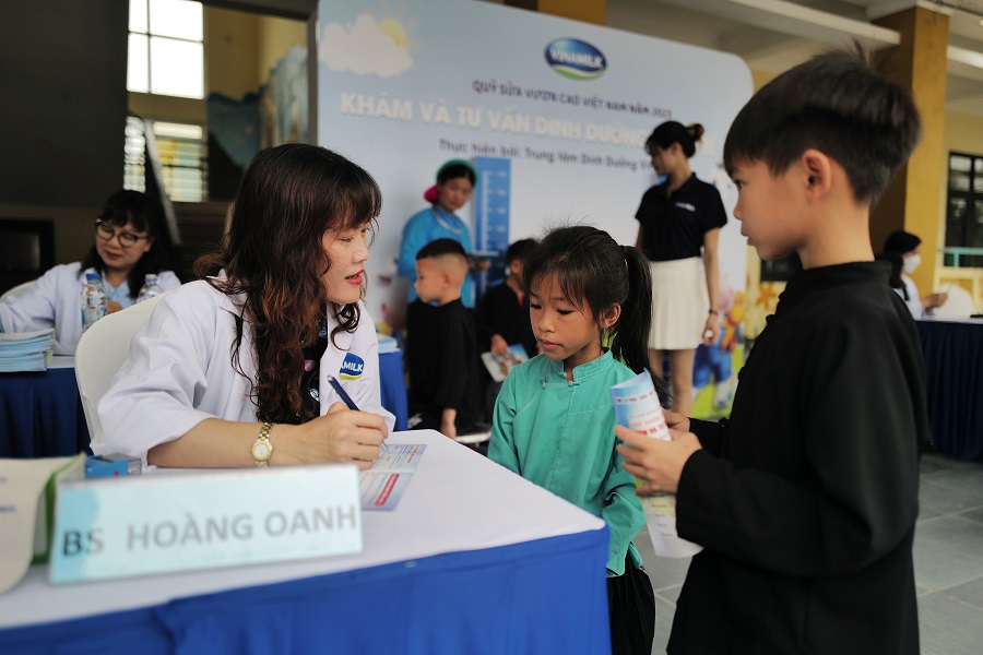 Kinh tế - Theo chân quỹ sữa trên những hành trình “trao sữa, gửi niềm vui”