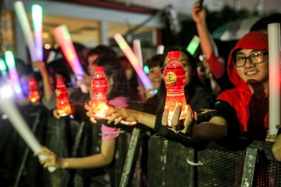 Kinh tế - Uống g&igrave; khi lập hội &ldquo;ch&aacute;y phố&rdquo; đu h&egrave; muộn m&agrave; vẫn lu&ocirc;n tươi m&aacute;t? (H&igrave;nh 4).