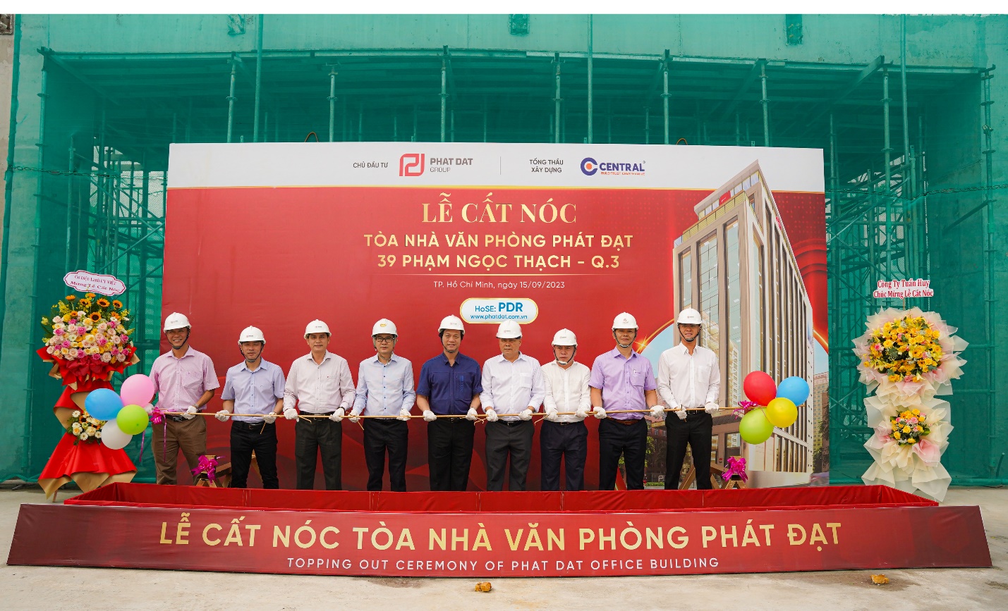 Kinh tế - Phát Đạt tổ chức nghi thức cất nóc tòa nhà văn phòng