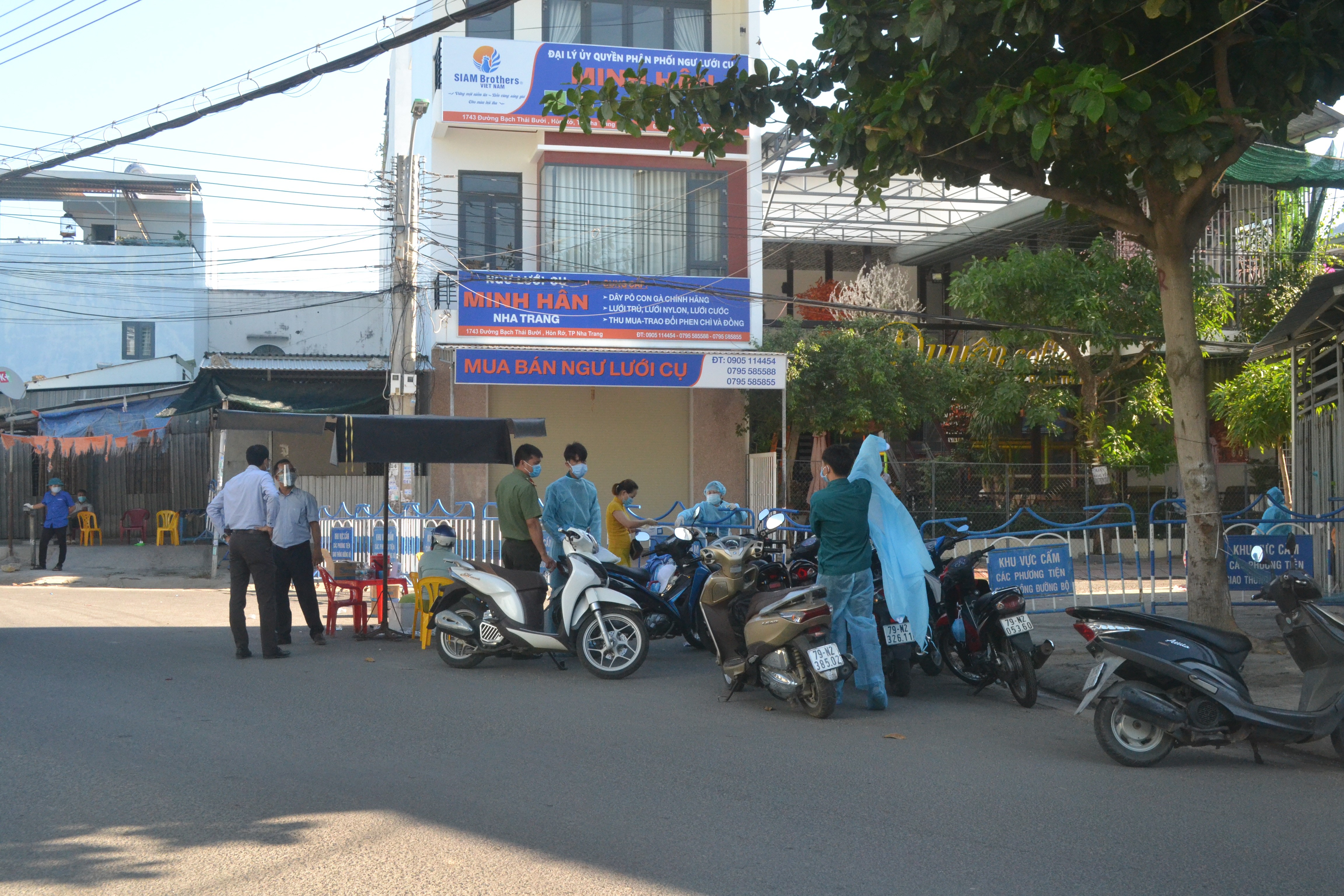 Sự kiện - Khánh Hòa: Tìm người liên quan đến 8 ca dương tính với Covid-19 ở Nha Trang