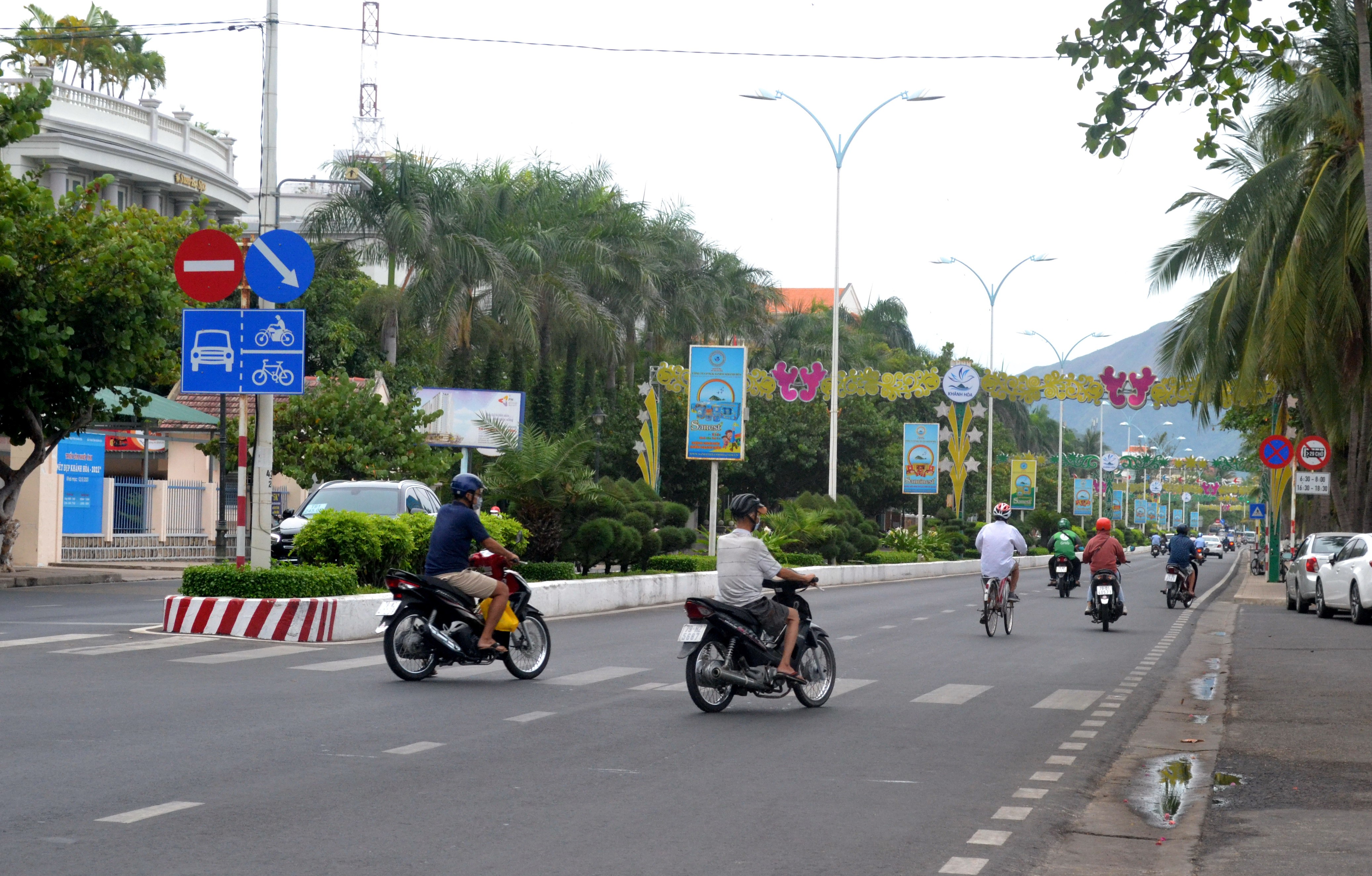 Sự kiện - Người từ vùng dịch về Khánh Hòa phải có giấy xét nghiệm Covid-19