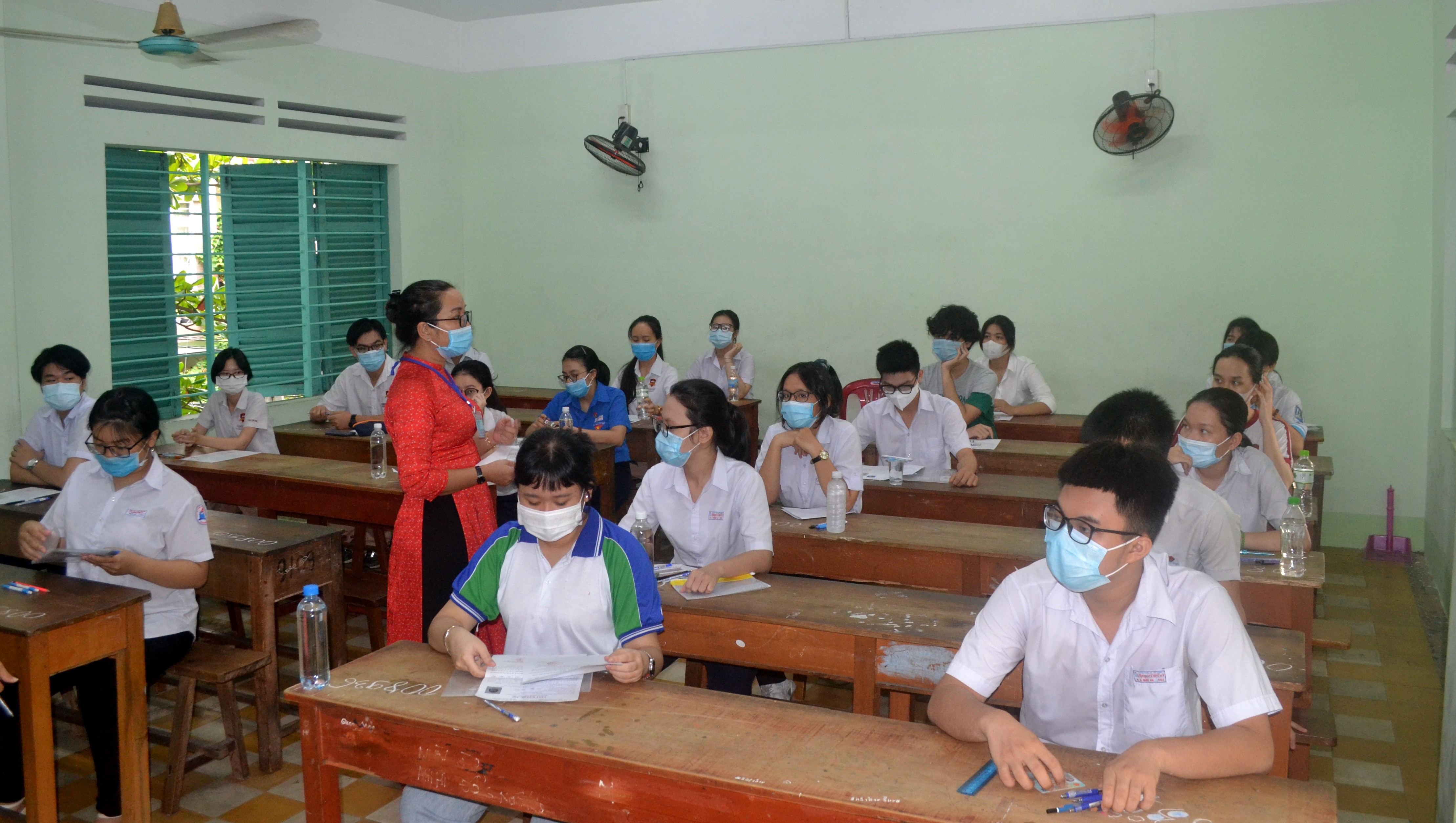 Giáo dục - Hơn 14.000 thí sinh ở Khánh Hòa bước vào buổi thi đầu tiên (Hình 9).