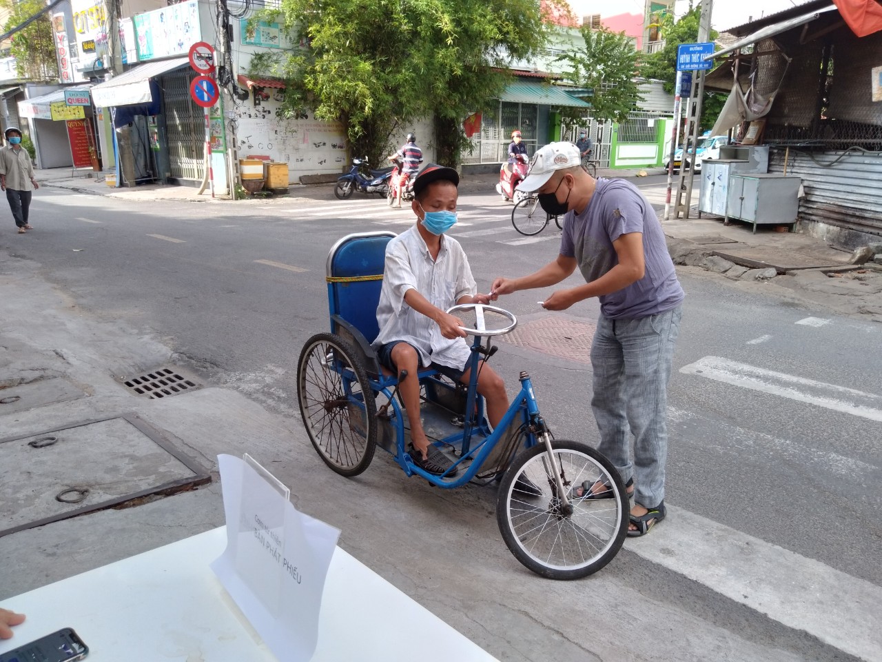 Dân sinh - Những hộp cơm nghĩa tình ngày giãn cách ở phố biển Nha Trang (Hình 3).