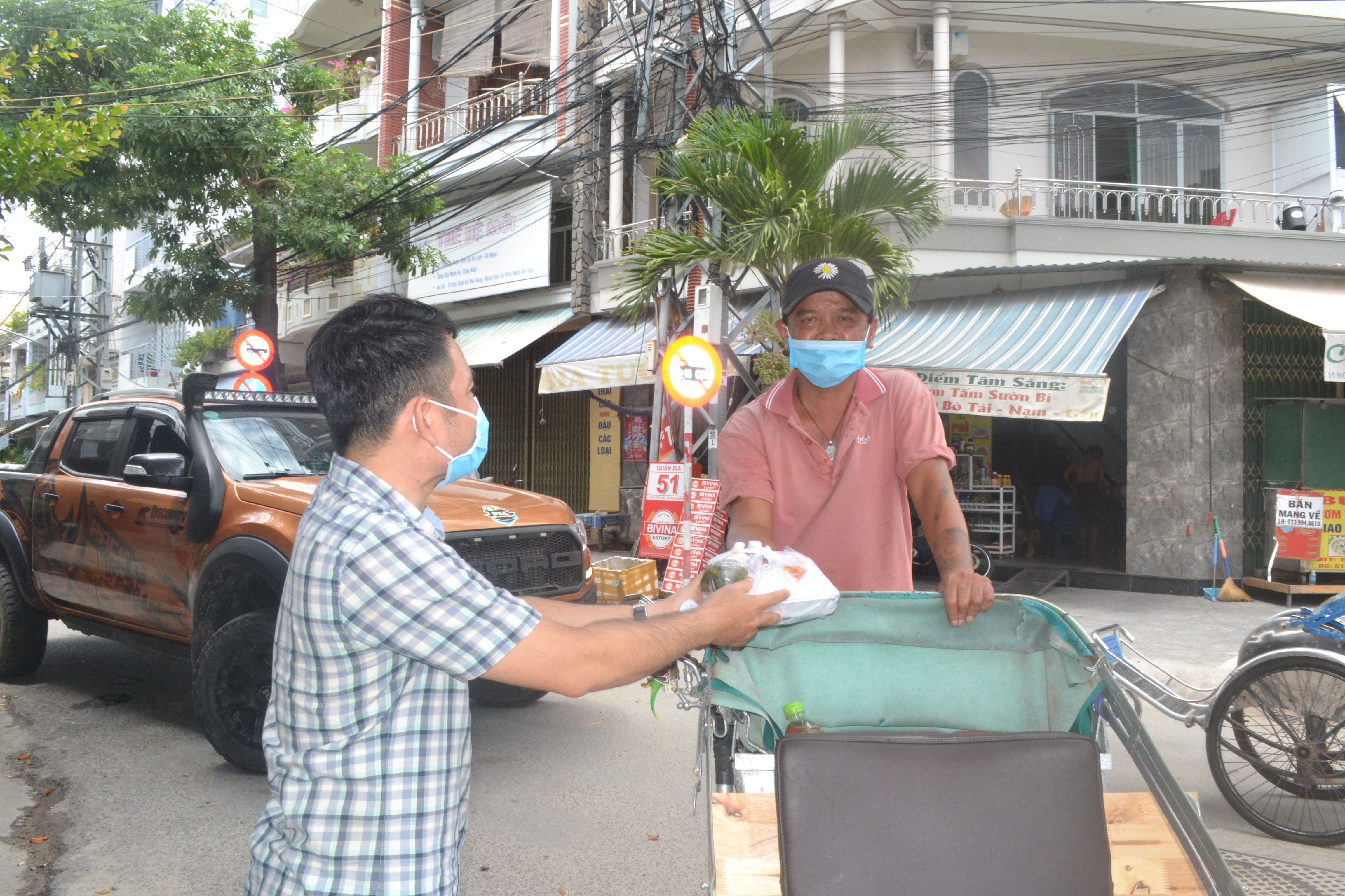 Dân sinh - Những hộp cơm nghĩa tình ngày giãn cách ở phố biển Nha Trang (Hình 6).