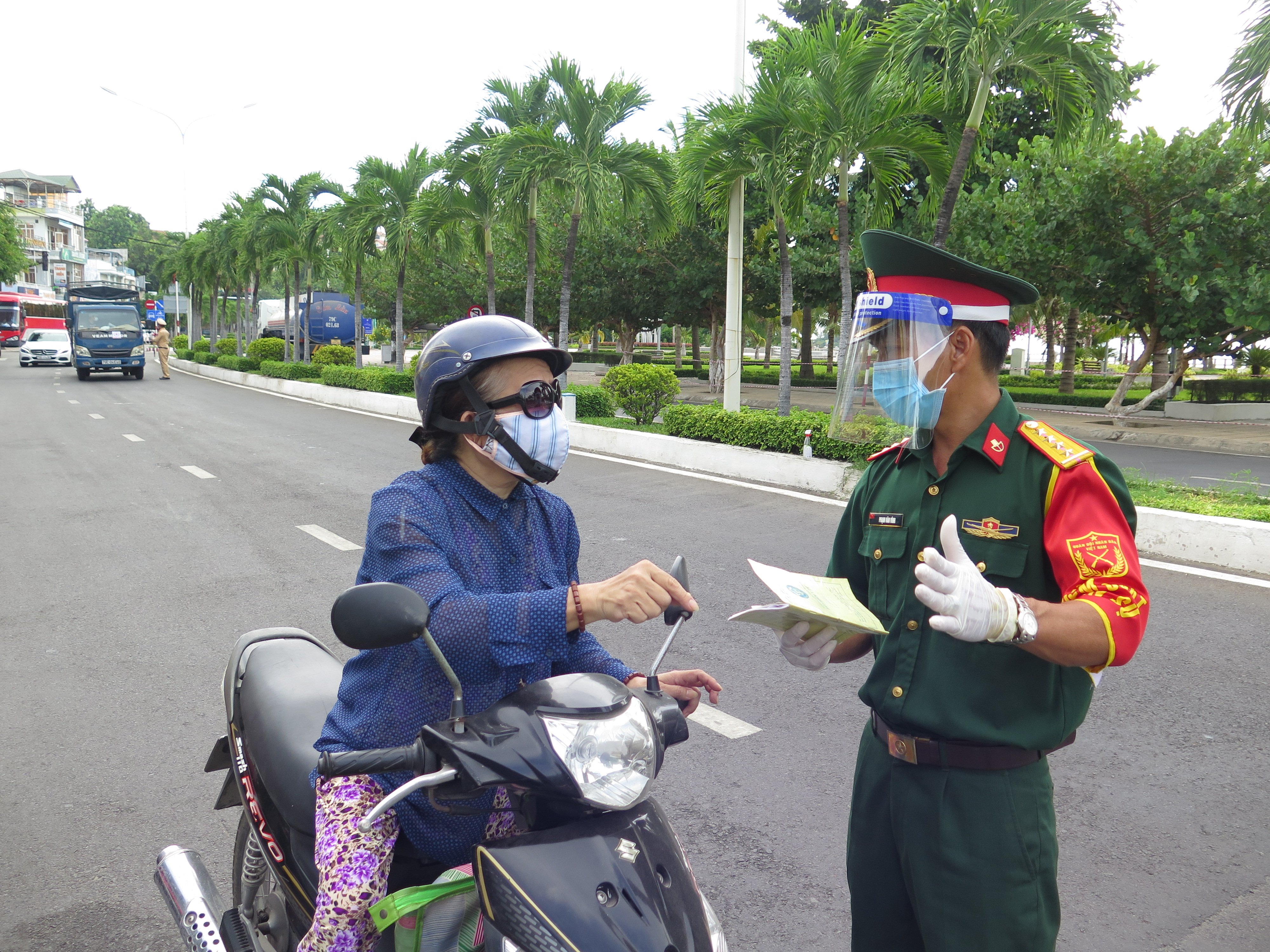 Dân sinh - Các lực lượng quân đội hỗ trợ Tp. Nha Trang chống dịch (Hình 4).