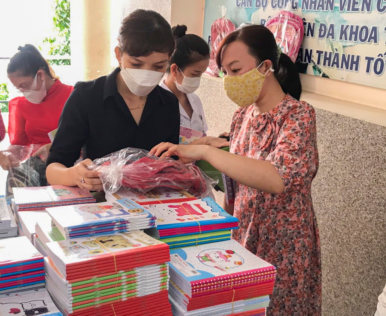 Dân sinh - Gian hàng đong đầy yêu thương của các y, bác sĩ ở Khánh Hòa (Hình 5).