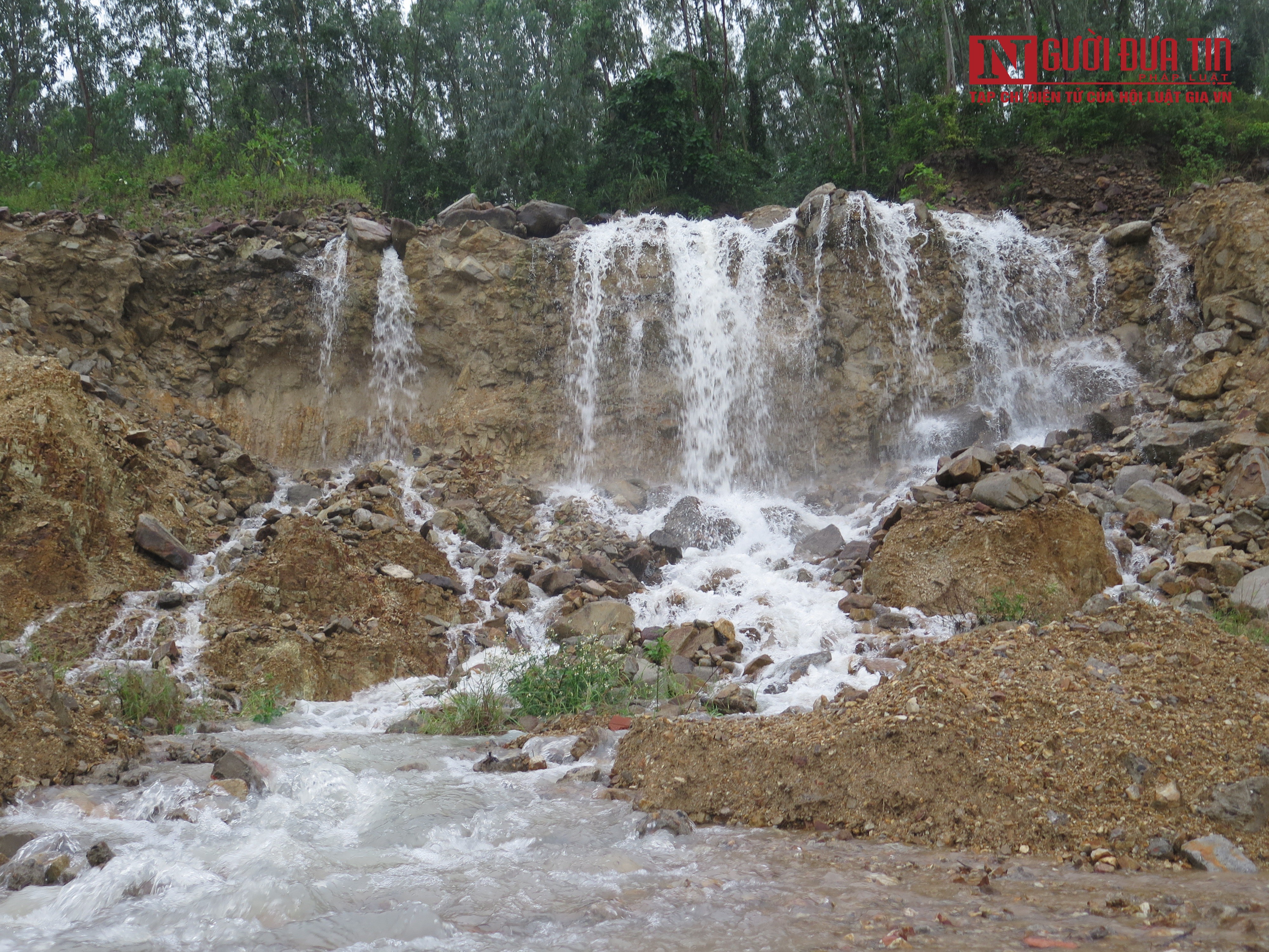 Dân sinh - Khánh Hòa: Mưa lớn gây ngập nhiều nơi, phương tiện đi lại khó khăn (Hình 2).